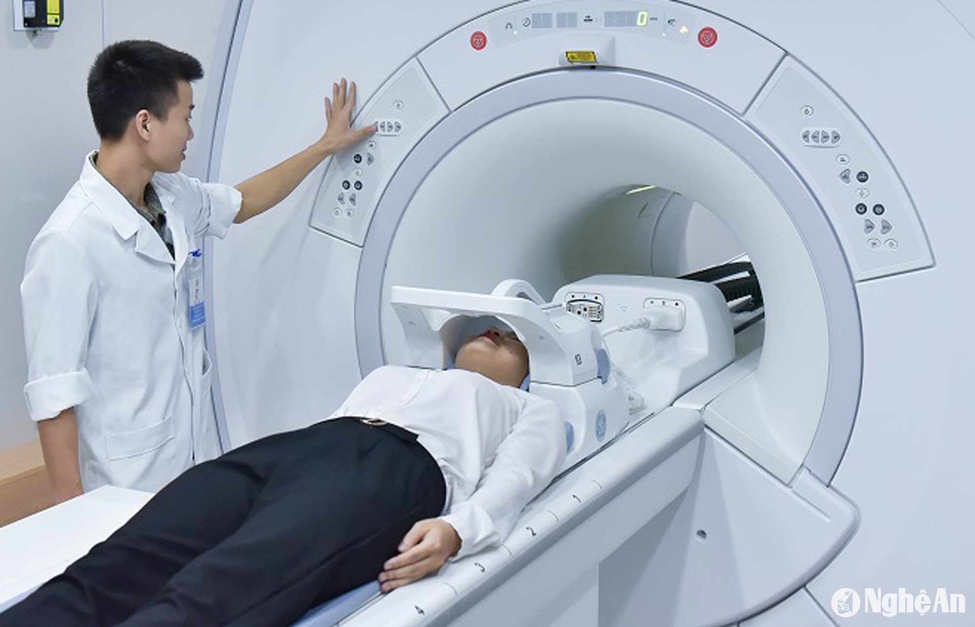 Chụp cộng hưởng từ MRI cho bệnh nhân. Ảnh tư liệu