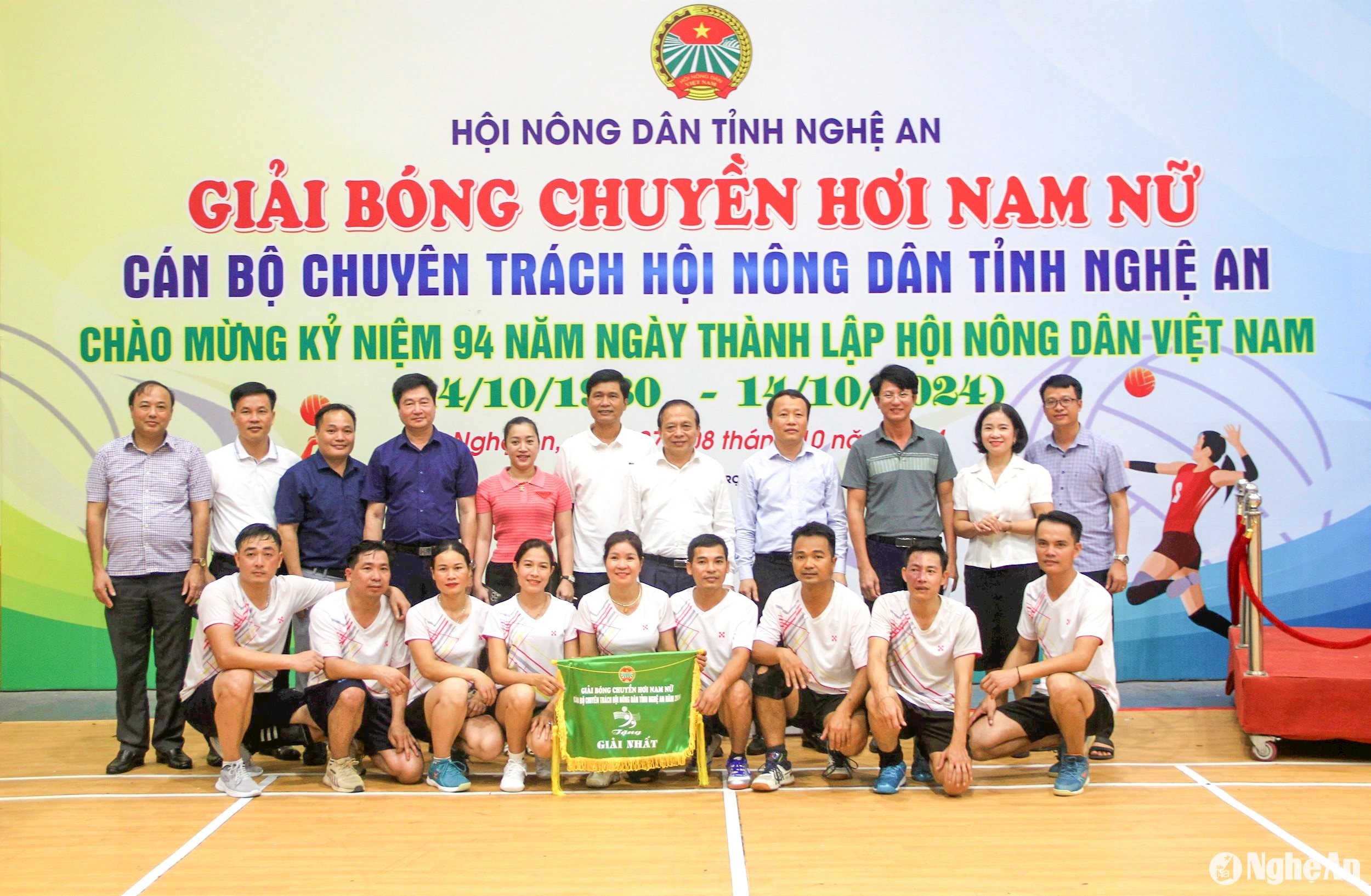 Hội Nông dân tỉnh tổ chức giải bóng chuyền hơi nam nữ cán bộ chuyên trách Hội Nông dân. Ảnh: CSCC