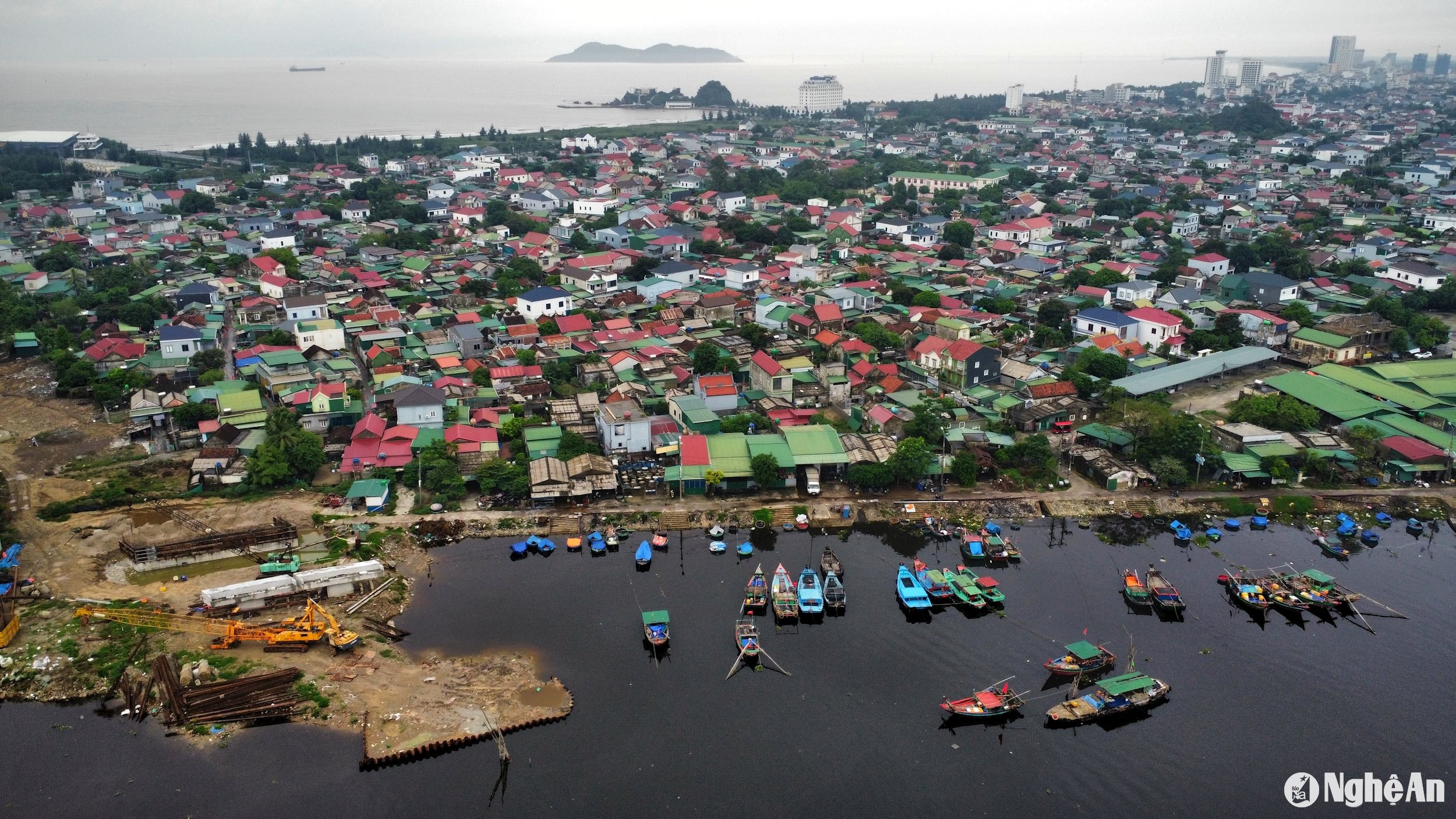 Làng chài Nghi Thủy (Cửa Lò) - quê hương của nhà giáo - liệt sĩ Lê Thị Bạch Cát. Ảnh Thành Cường