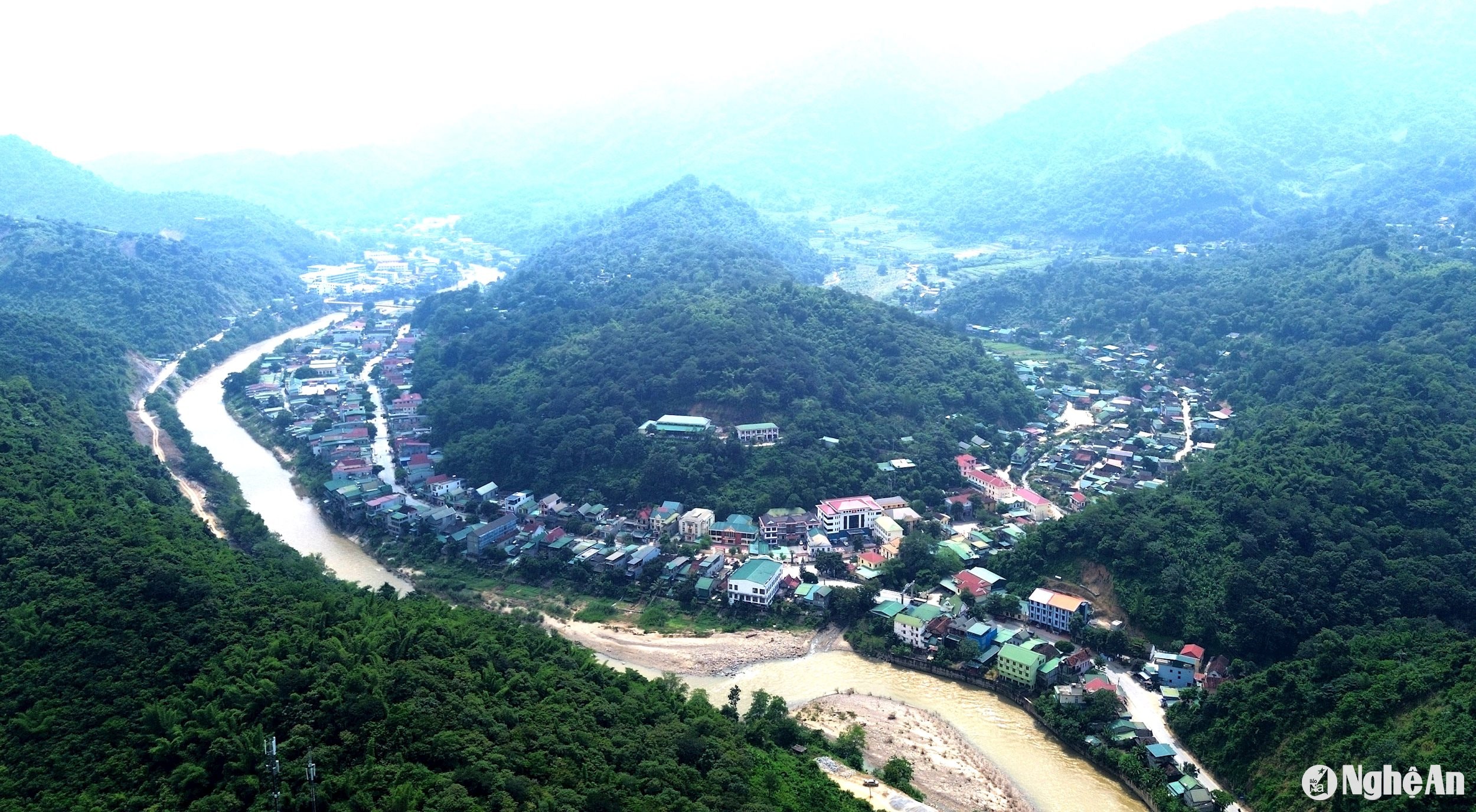 Huyện Kỳ Sơn là một trong những địa phương được hưởng các chính sách hỗ trợ của Chương trình mục tiêu Quốc gia giai đoạn 2021 - 2025. Trong ảnh: Thị trấn Mường xén, huyện Kỳ Sơn. Ảnh: Xuân Hoàng