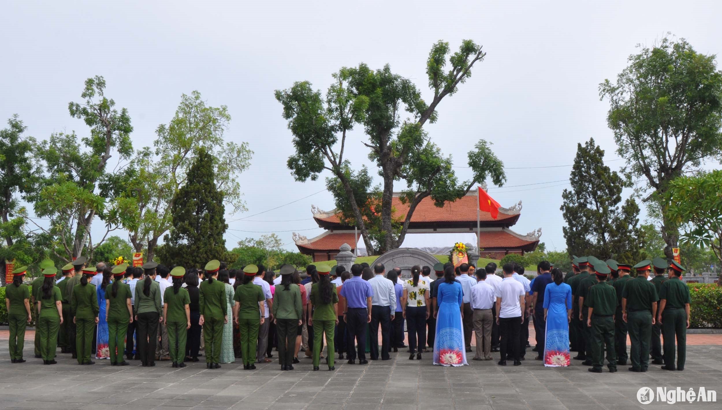 Quảng trường Xô Viết Nghệ Tĩnh (Hưng Nguyên) là điểm viếng thăm, học tập nhân dân và học sinh. Ảnh: Công Khang