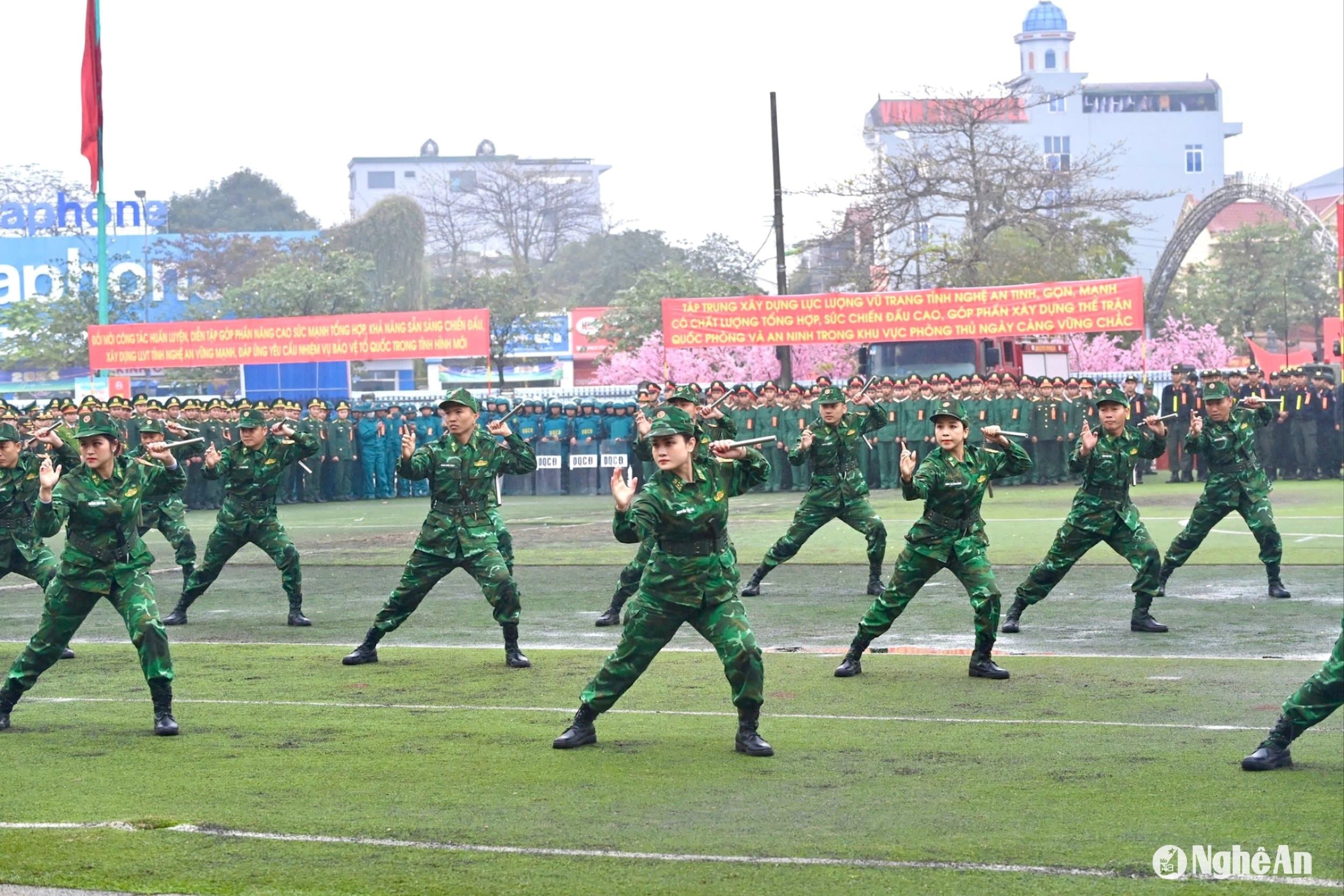 phu-nu-bien-phong-tap-luyen-mua-con-nhi-khuc.-anh-hai-thuong(1).jpg