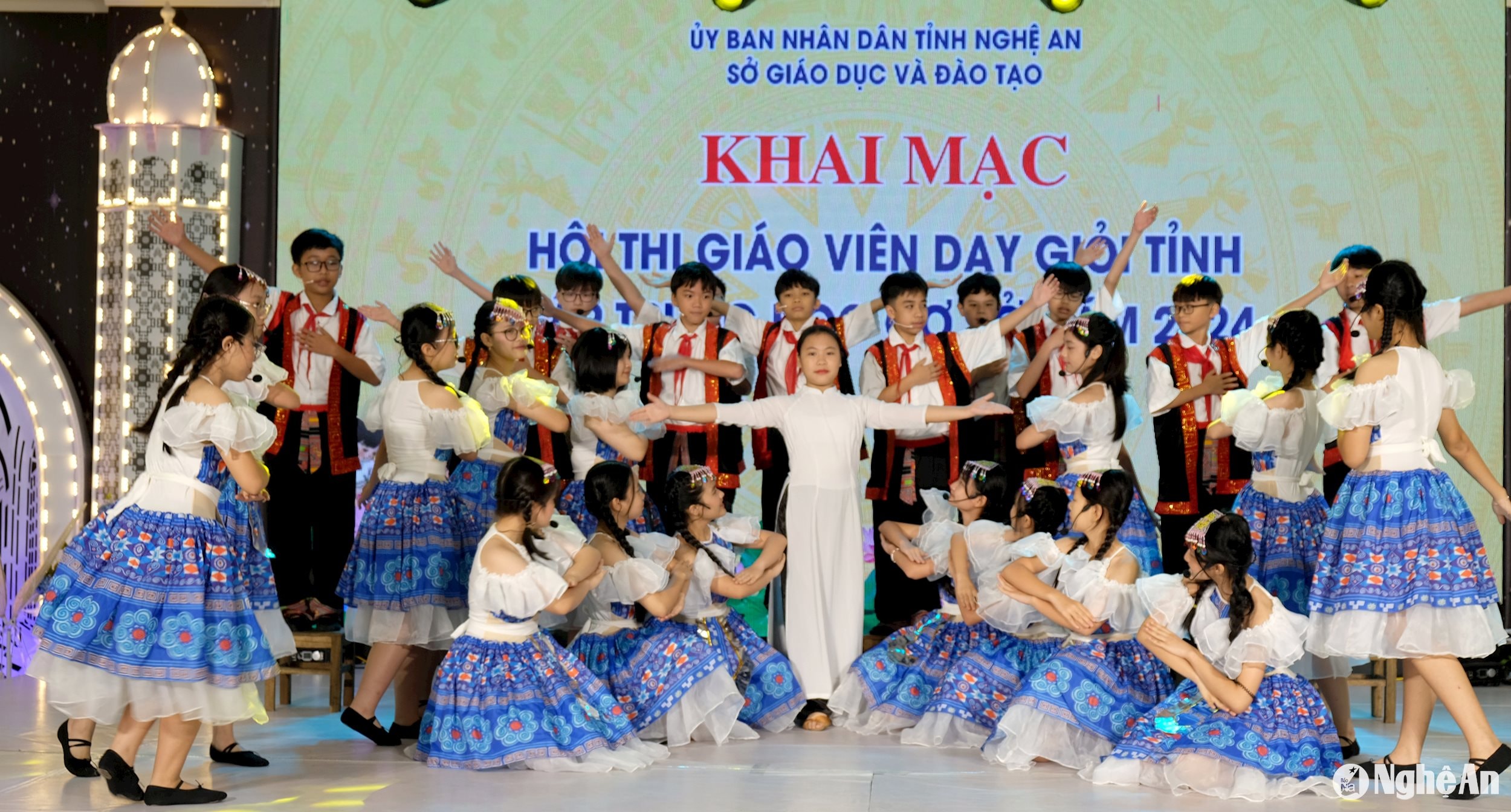 Chương trình văn nghệ chào mừng hội thi của học sinh Trường THCS Đăngj Thai Mai - TP Vinh