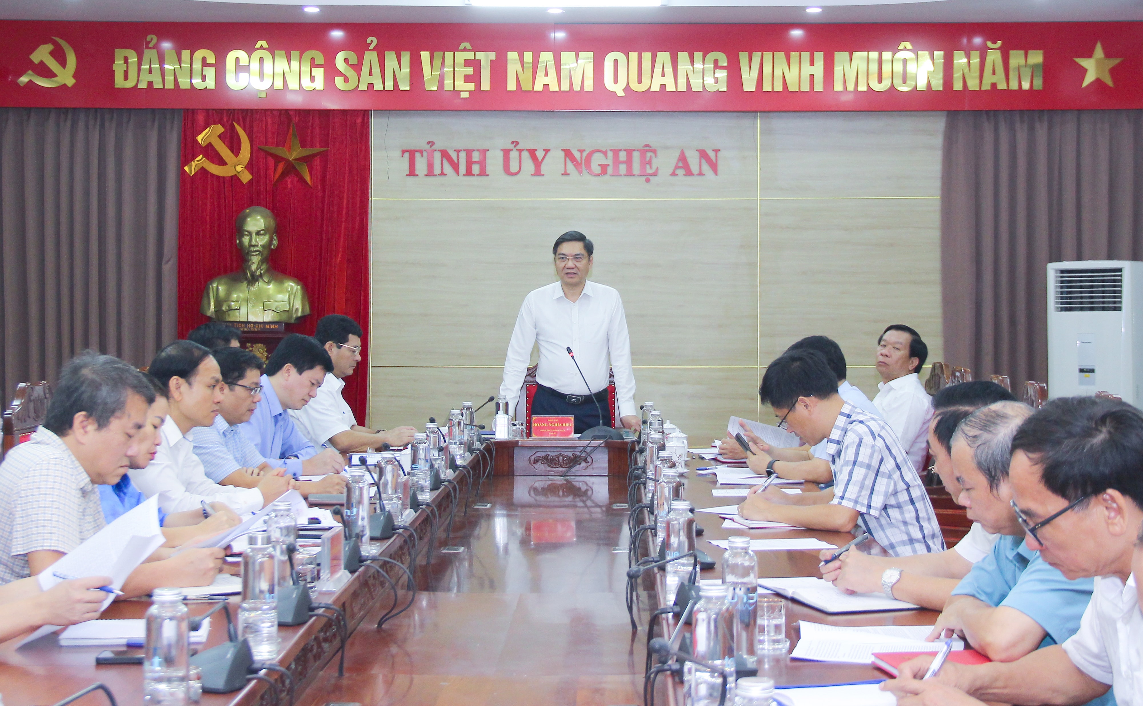  Quang cảnh cuộc làm việc. Ảnh Mai Hoa