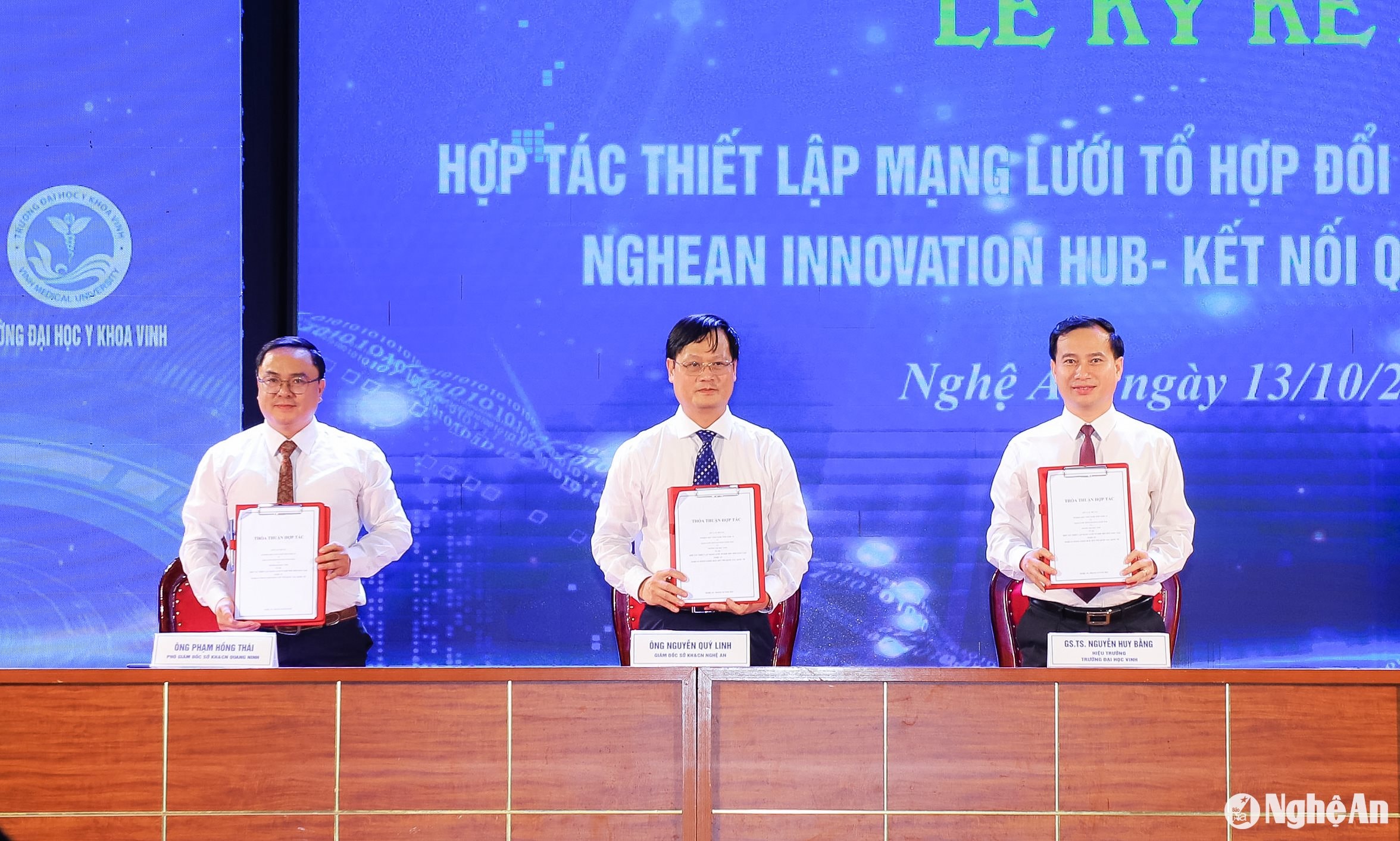 Lãnh đạo Sở Khoa học và Công nghệ tỉnh Nghệ An, mạng lưới VietNam Innovation hub và Trường Đại học Vinh đã ký kết hợp tác thiết lập mạng lưới tổ hợp đổi mới sáng tạo Nghệ An