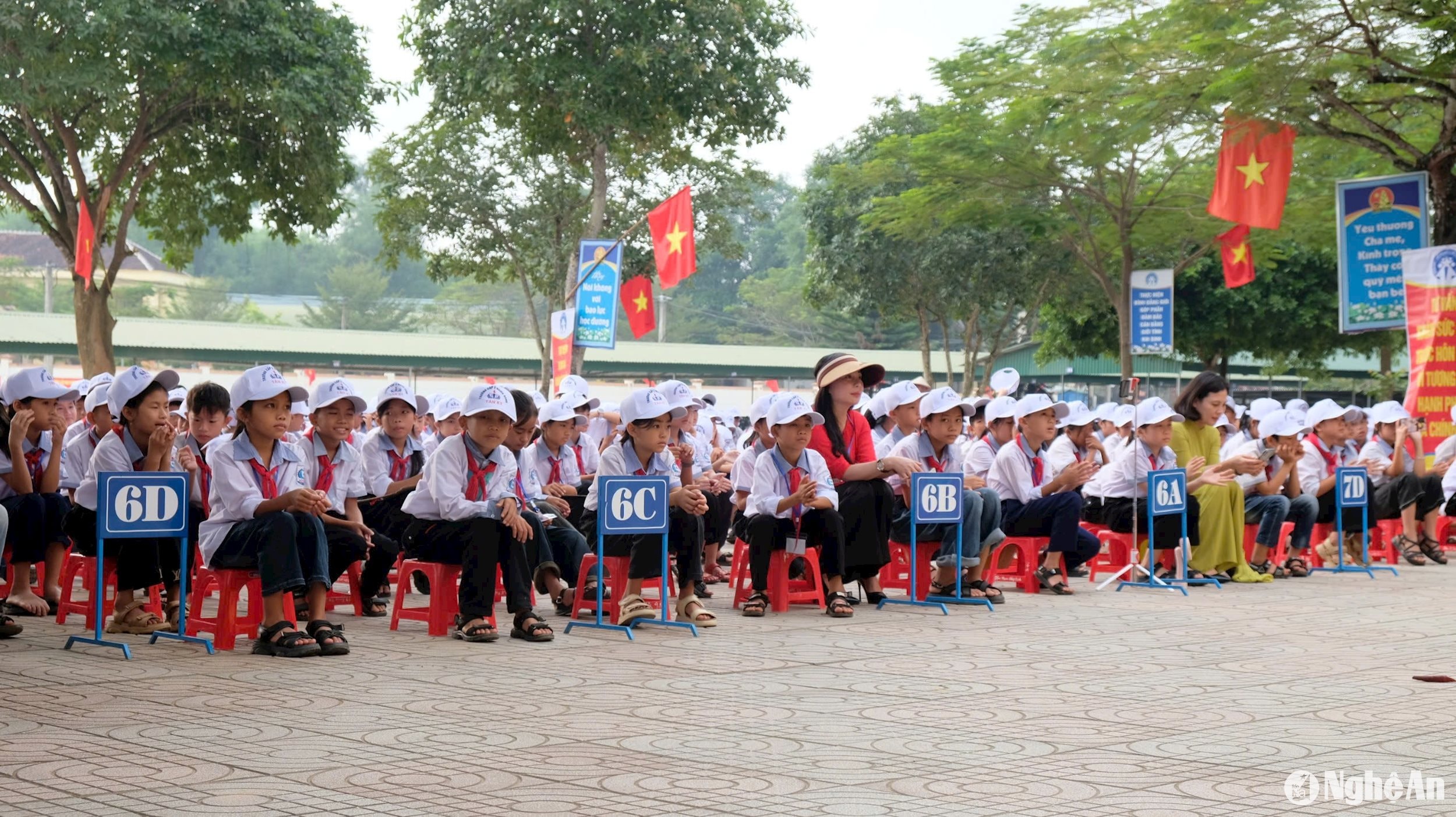 Học sinh Trường THCS Nghĩa Hành - Tân Kỳ. Ảnh - Mỹ Hà