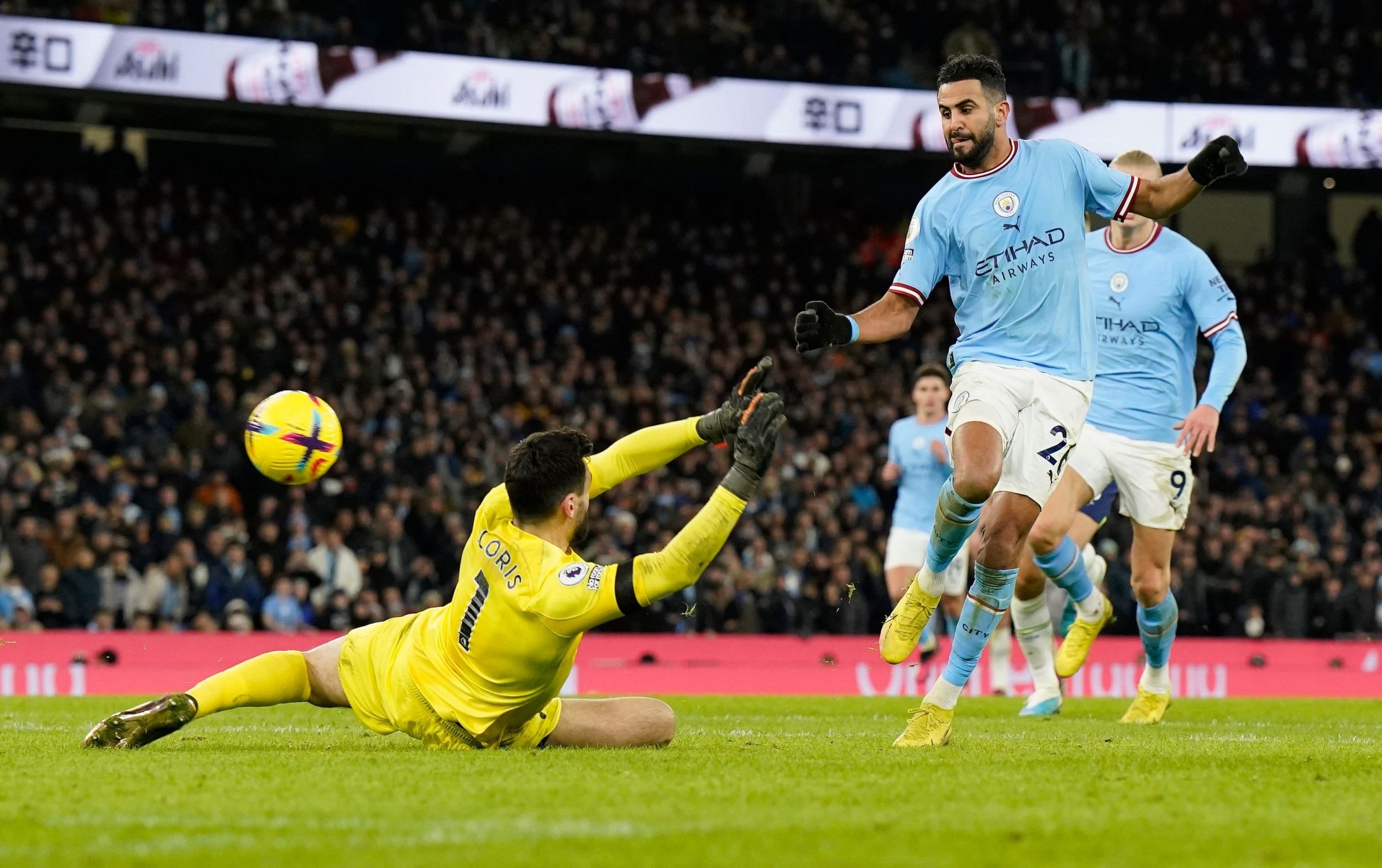 Manchester City vs Tottenham result: City find new gear just as Spurs threaten to do Arsenal a favour