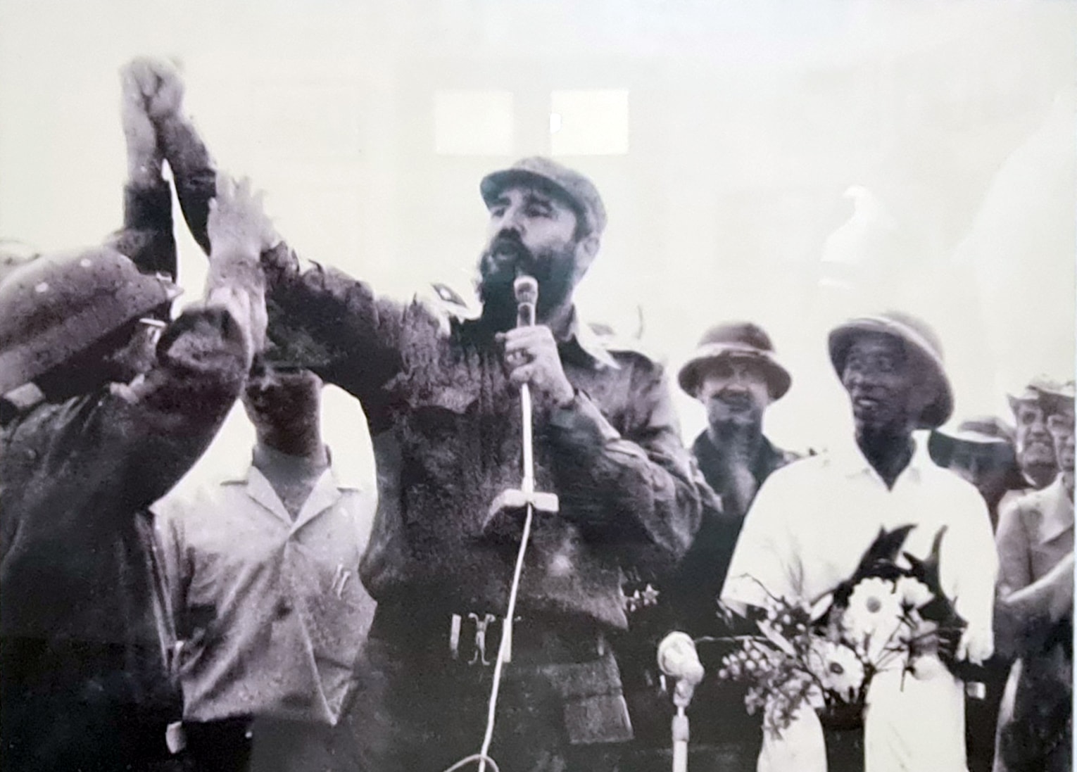 Hình ảnh lãnh tụ Fidel Castro đến thăm vùng giải phóng Quảng Trị tháng 9-1973