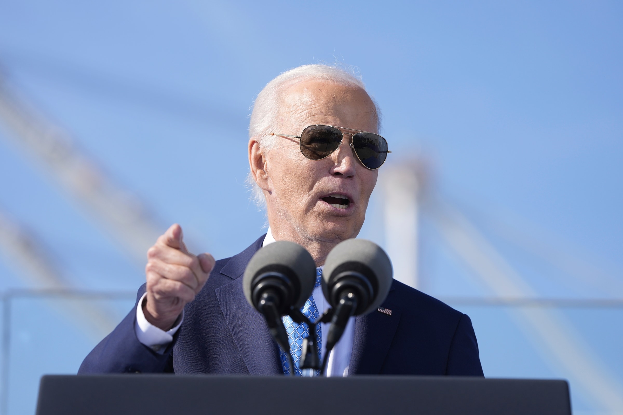 Biden có thể khiến 'phó tướng' Harris bất lợi