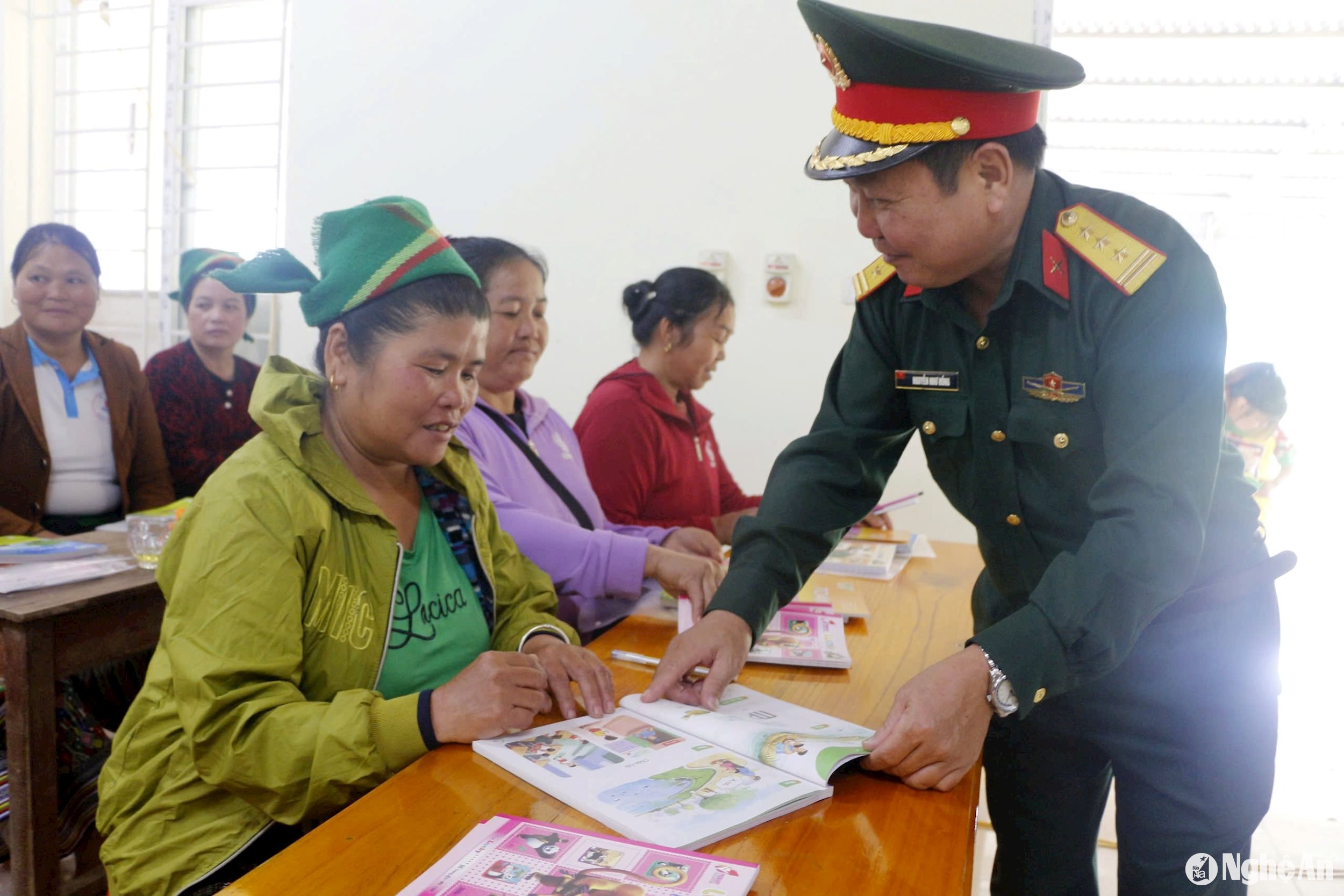 Kỳ 1: Thầy giáo mang màu áo lính 