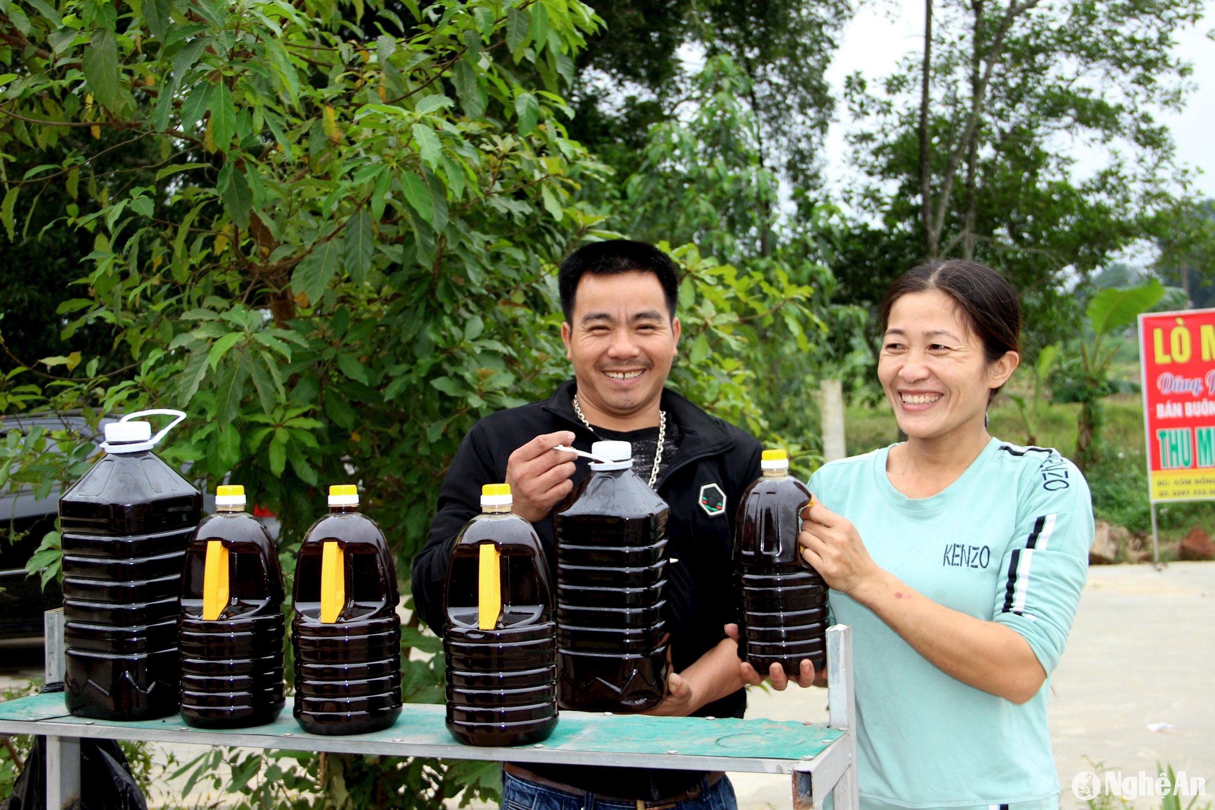 Mật mía là một trong những đặc sản của huyện Tân Kỳ phục vụ thị trường Tết ảnh Quang An (1)