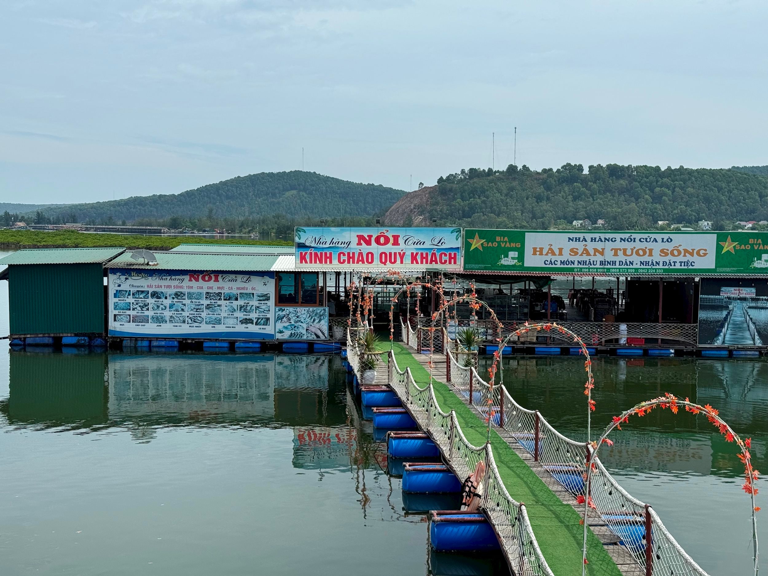 Thuê mặt nước để kinh doanh dịch vụ du lịch tại khu vực Lạch Lò, phường Nghi Tân, Tx Cửa Lò. Ảnh Nguyễn Hải