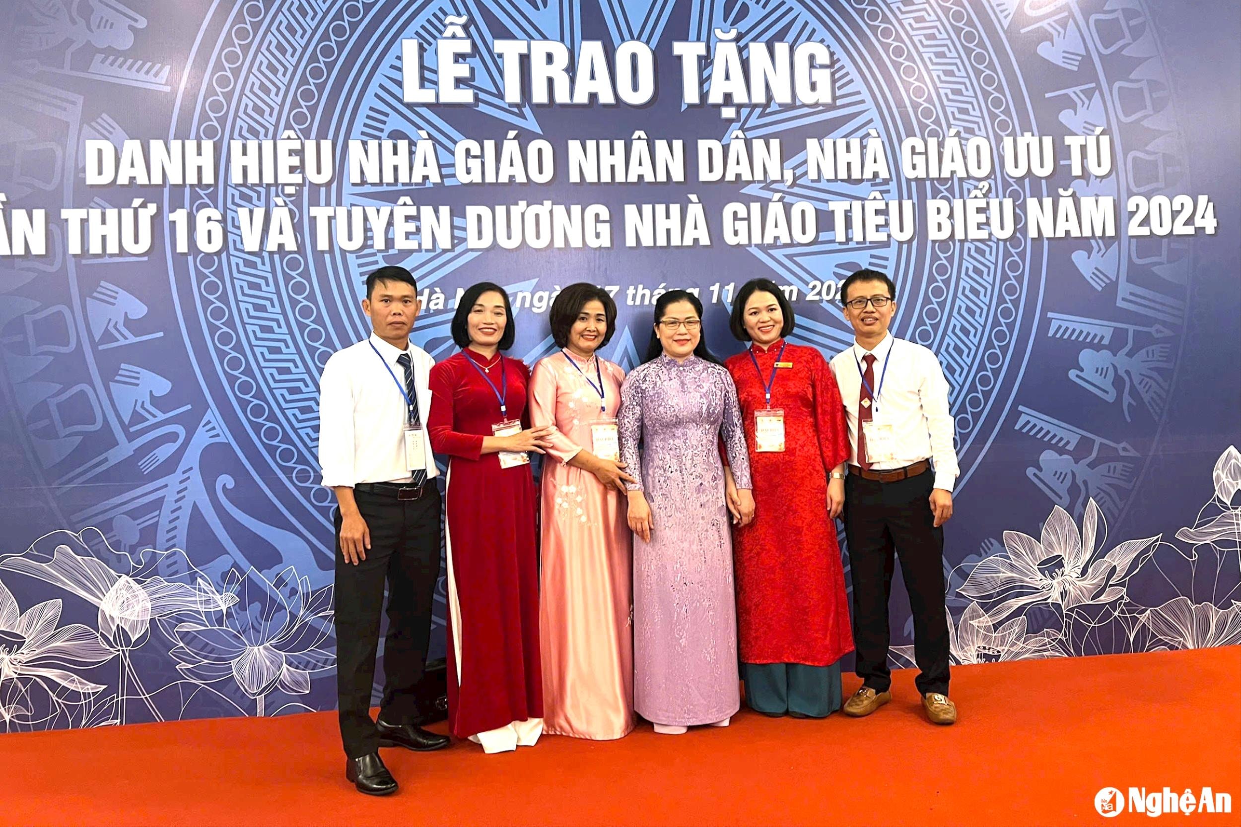 bna_cac-nha-giao-tieu-bieu-cua-nghe-an-chup-anh-cung-thu-truong-bo-giao-duc-va-dao-tao-(1).jpg