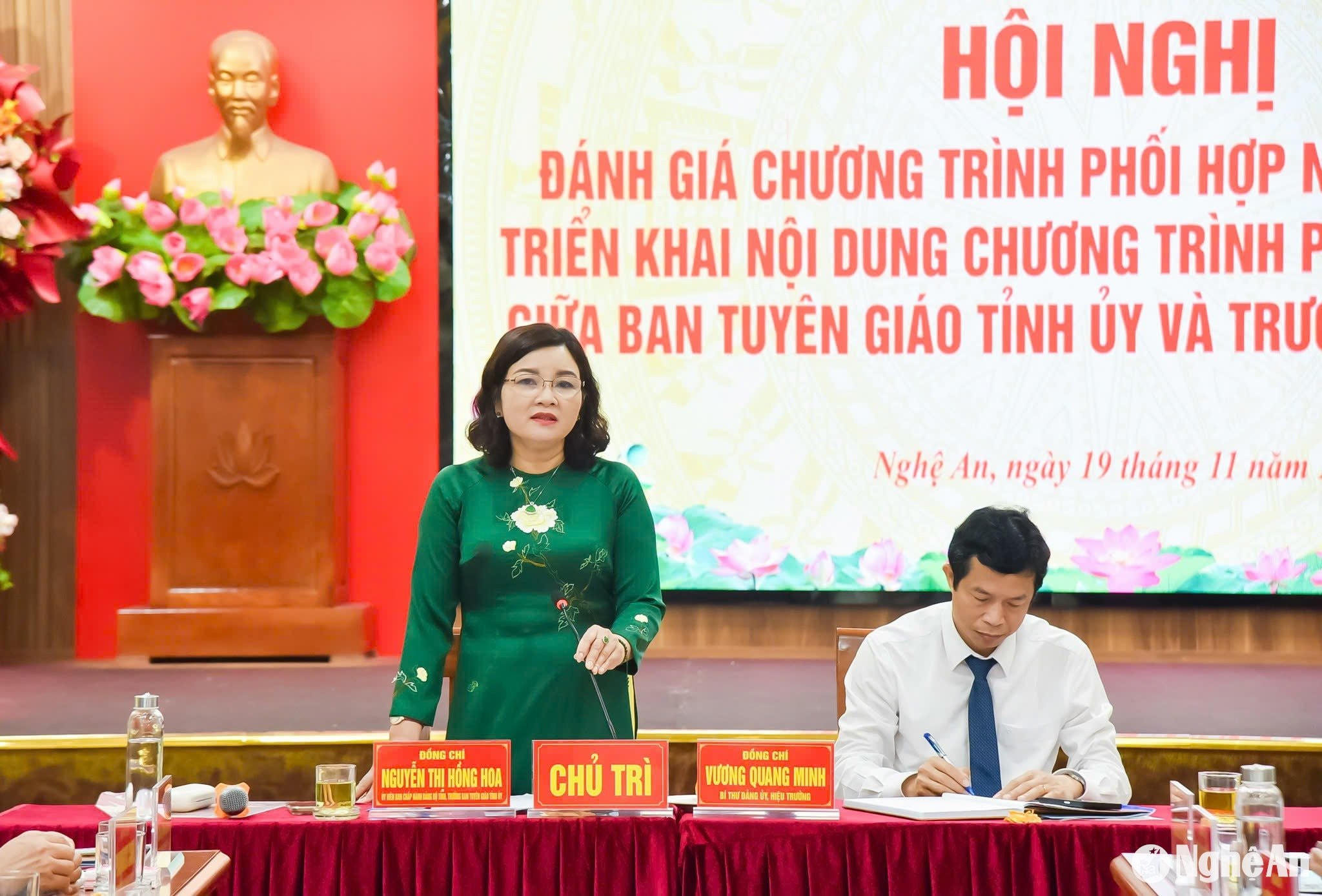  chị hoa