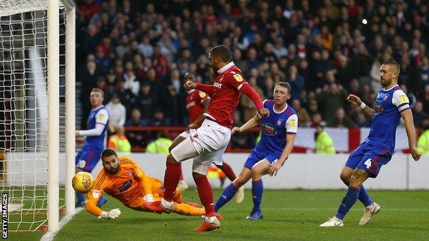 Nottingham Forest 2-0 Ipswich Town: Lewis Grabban scores double as Reds cruise to win - BBC Sport