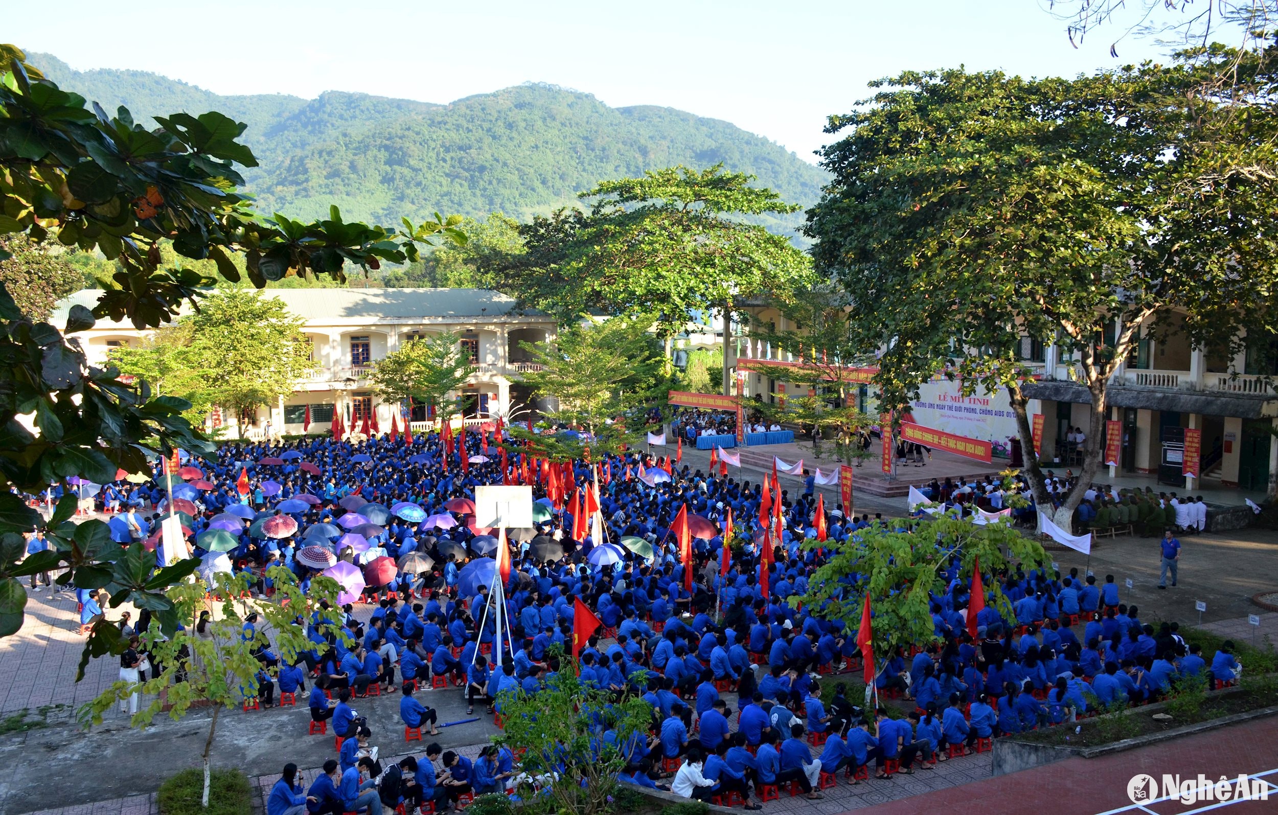 Lễ Mít tinh và Diễu hành hưởng ứng “Tháng Hành động Quốc gia phòng chống HIVAIDS và Ngày Thế giới phòng, chống AIDS ngày 0112”. Ảnh Thành Chung