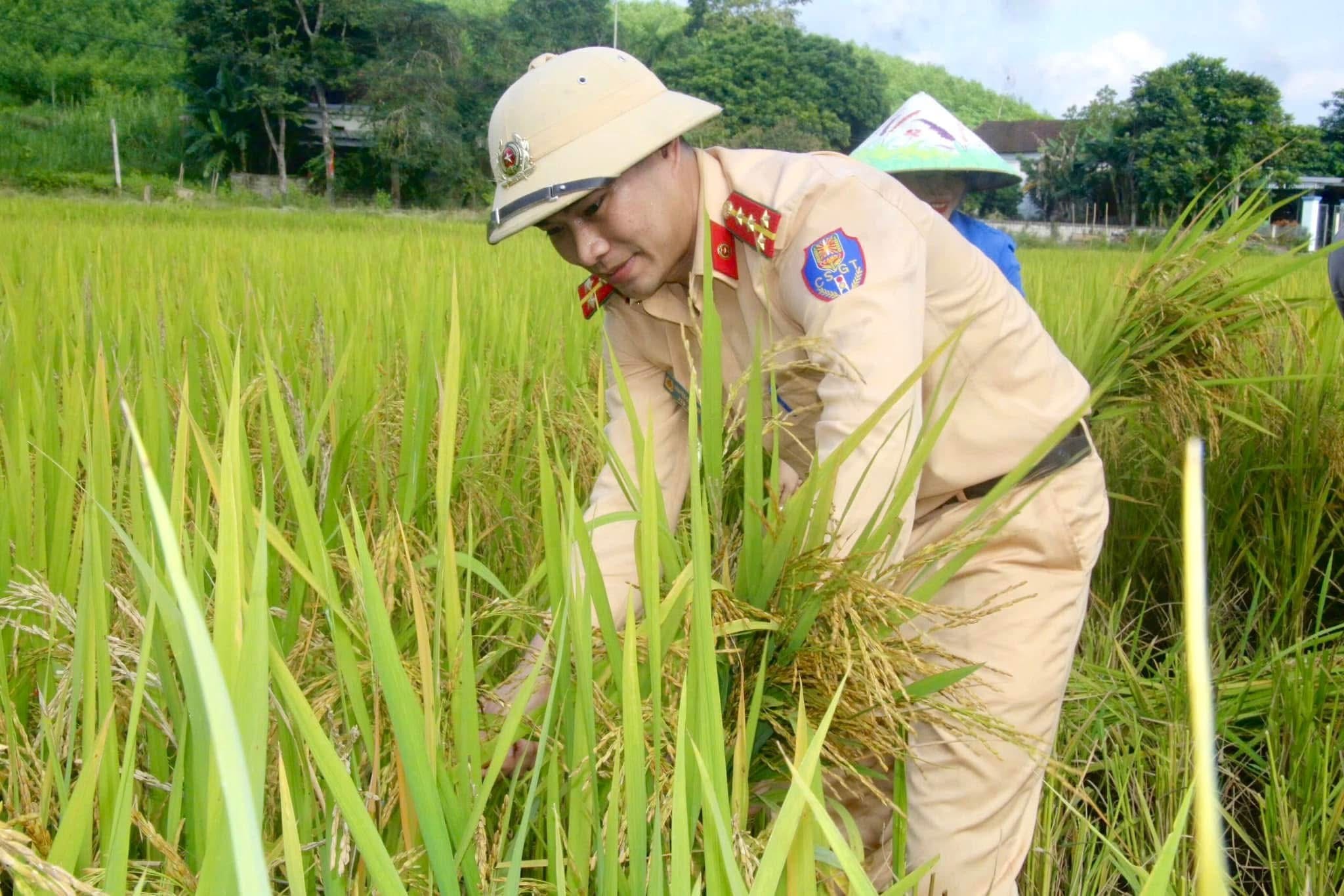 Đoàn viên Đoàn thanh niên Công an huyện Quỳ Hợp tham gia trải nghiệm 