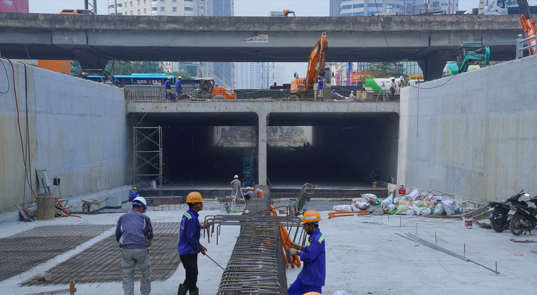 Vành đai 3 trên cao tại Hà Nội đoạn Mai Dịch – cầu Thăng Long, dự án đòi hỏi công nghệ thi công phức tạp có sự đóng góp lớn của Cienco4