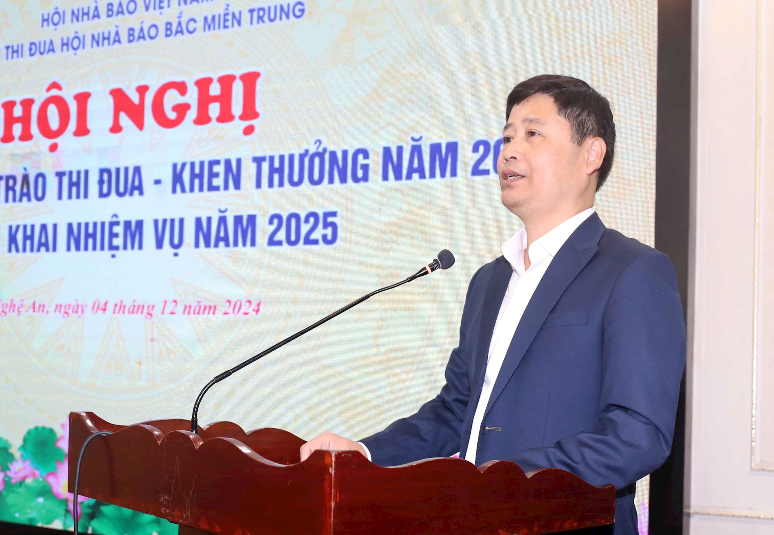 Đồng chí Trần Minh Ngọc – Giám đốc Đài Phát thanh Truyền hình Nghệ An, Chủ tịch Hội Nhà báo Nghệ An phát biểu tại hội nghị. Ảnh: Thanh Quỳnh