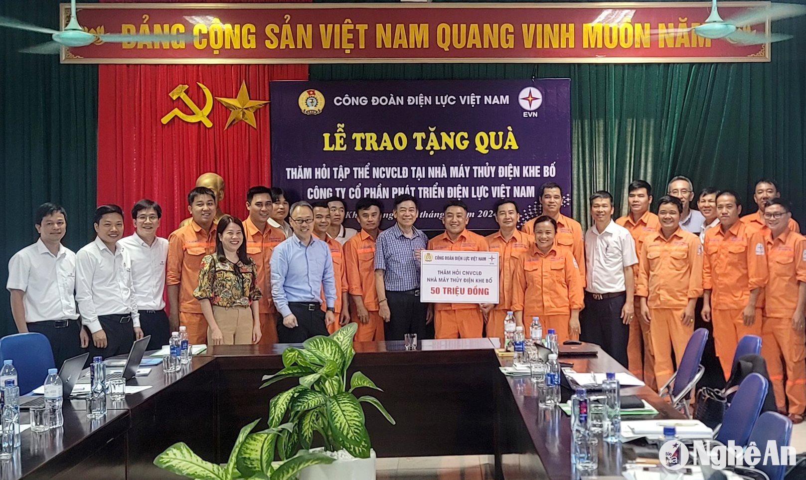 Đoàn công tác VNPD và CĐ EVN thăm hỏi CBCNV NMTĐ Khe Bố