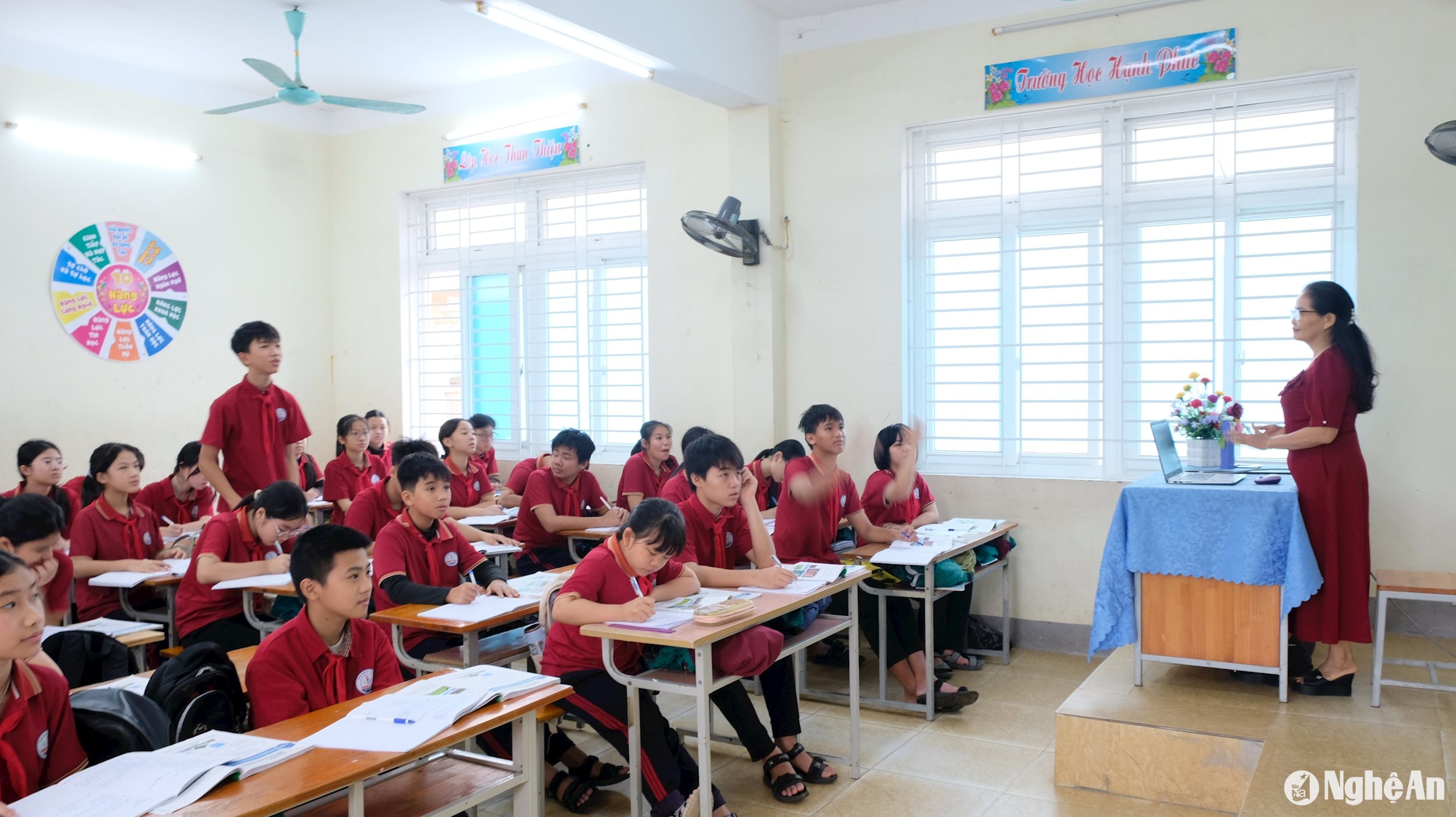 Tiết học của học sinh Trường THCS Nghi Đức, thành phố Vinh. Ảnh: Mỹ Hà
