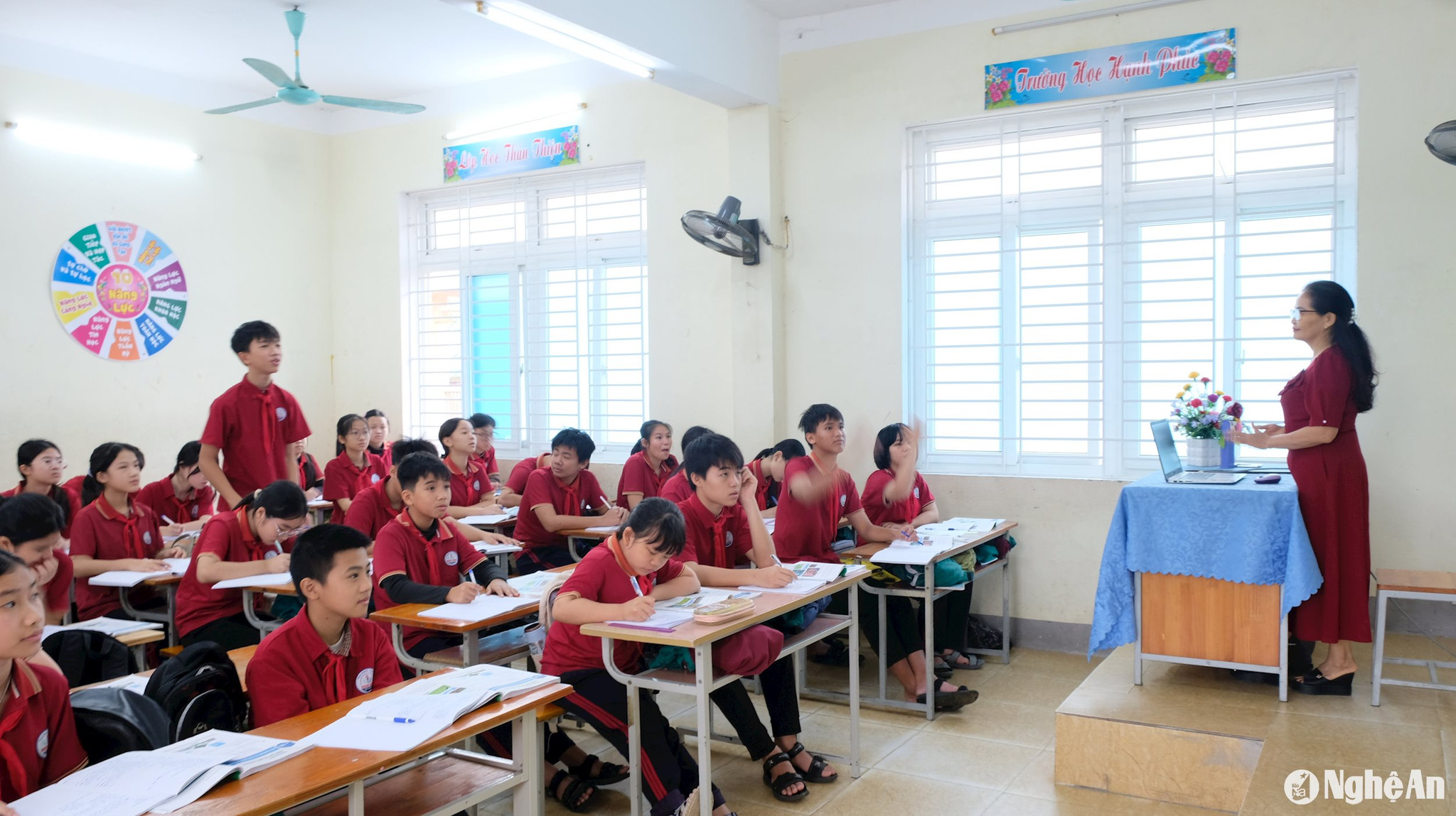Tiết học của học sinh Trường THCS Nghi Đức, thành phố Vinh. Ảnh: Mỹ Hà