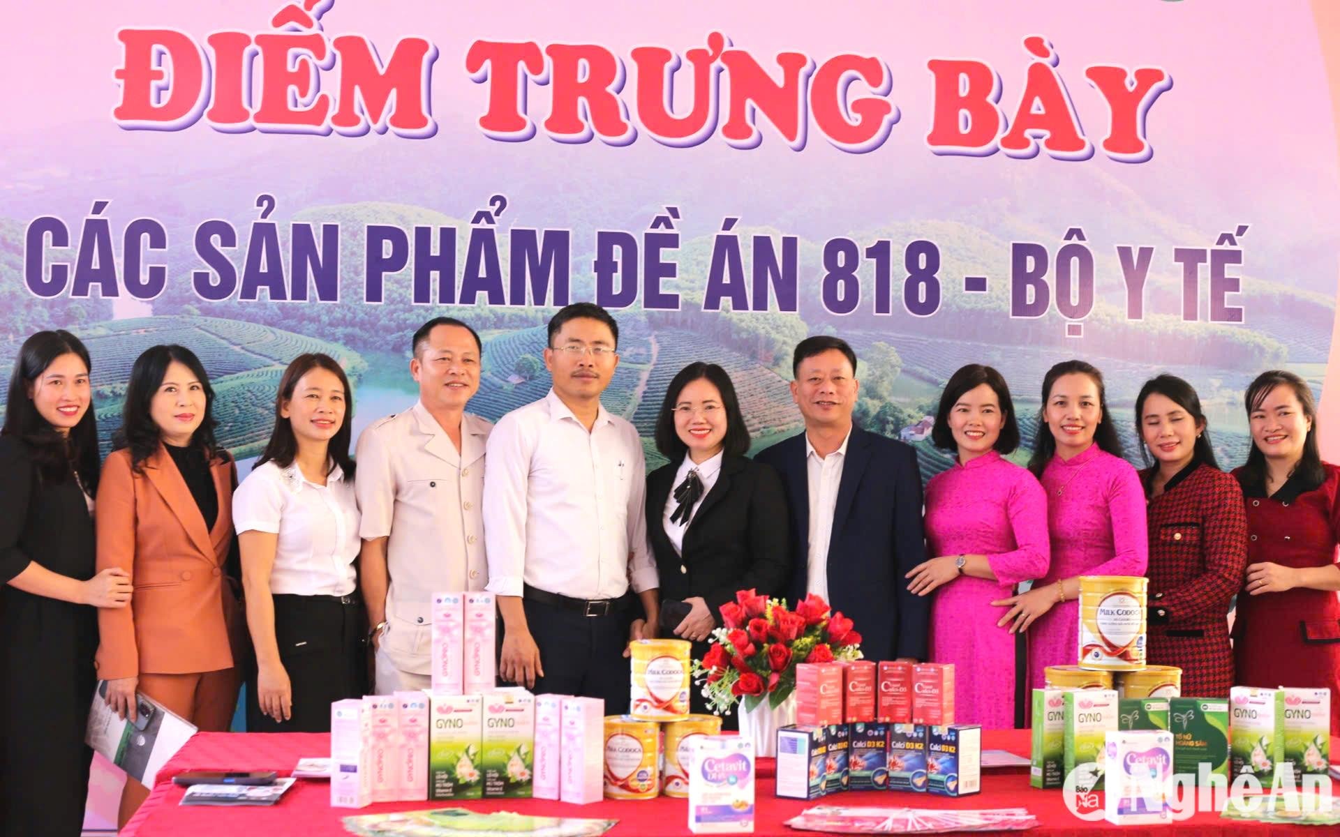 bna_lanh-dao-cuc-dan-so-so-y-te-va-chi-cuc-dan-so-khhgdd-tinh-tham-gian-trung-bay-abce4ef8f2268107d108f147b6fb4bdc.jpg