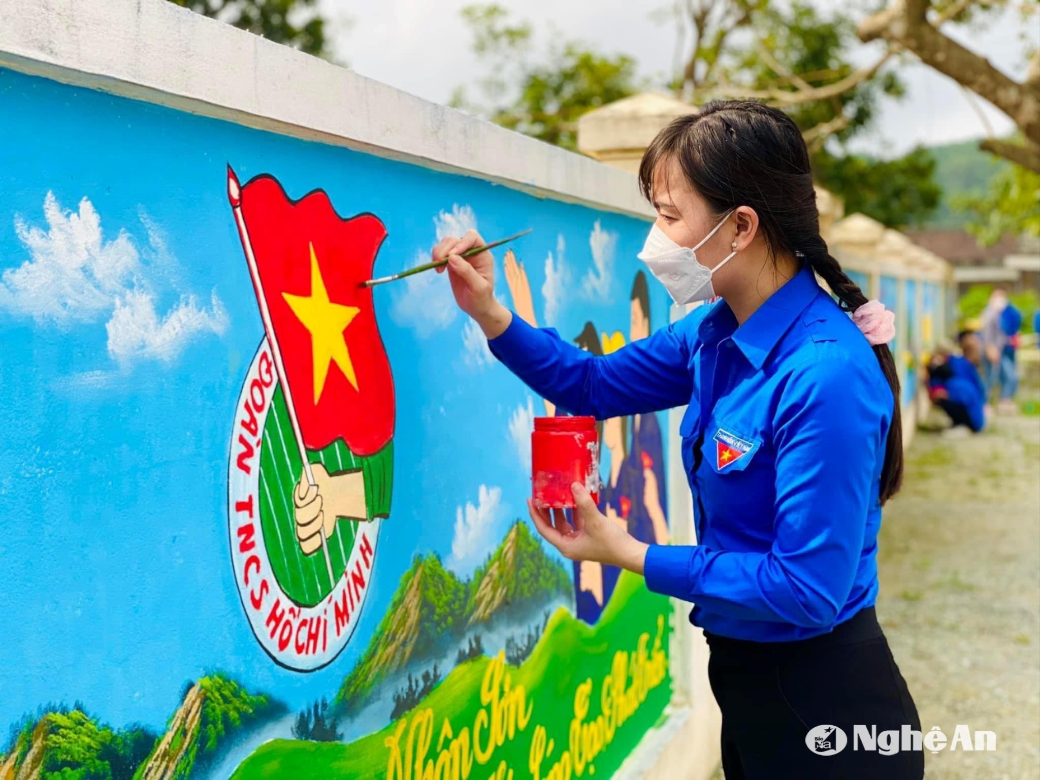 doan-vien-thanh-nien-tich-cuc-tham-gia-cac-cong-trinh-phan-viec-sang-tao-gop-suc-xay-dung-ntm-.jpg