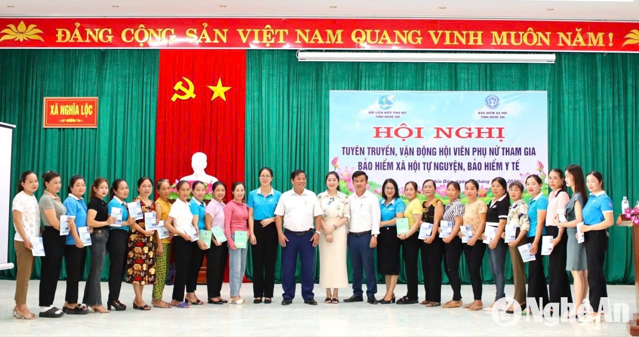 BHXH Nghệ An phối hợp Hội PN tỉnh Tuyên truyền hội viên tham gia BHXH, BHYT. Ảnh CSCC