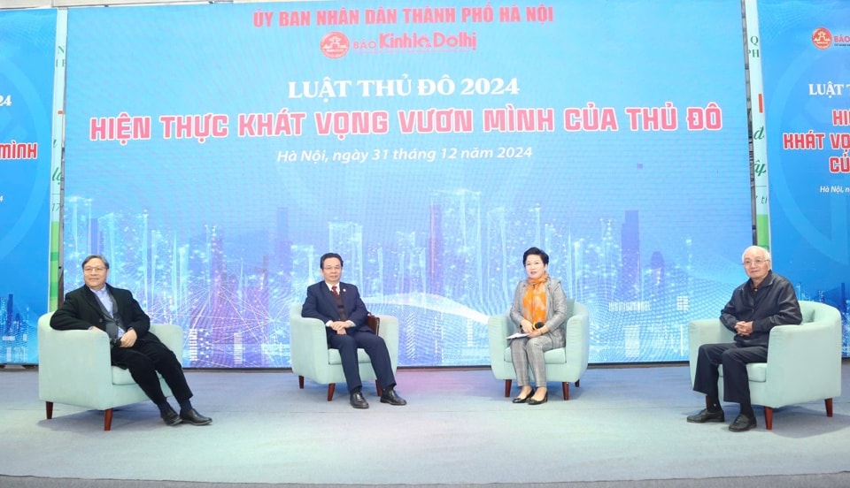 Các diễn giả tham gia trao đổi tại Talkshow “Luật Thủ đô 2024: Hiện thực khát vọng vươn mình của Thủ đô”