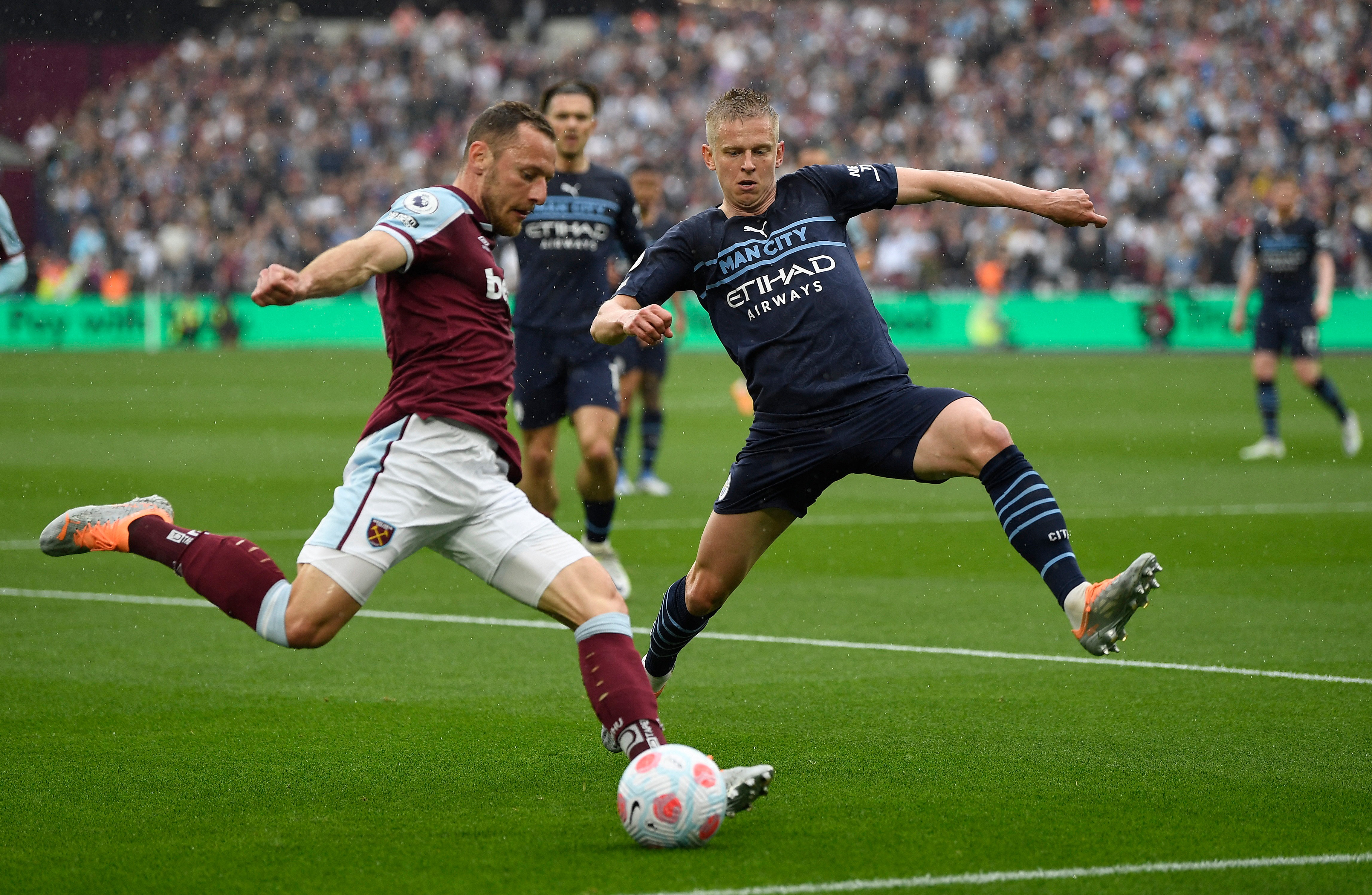 Man City fight back to draw at West Ham | Reuters