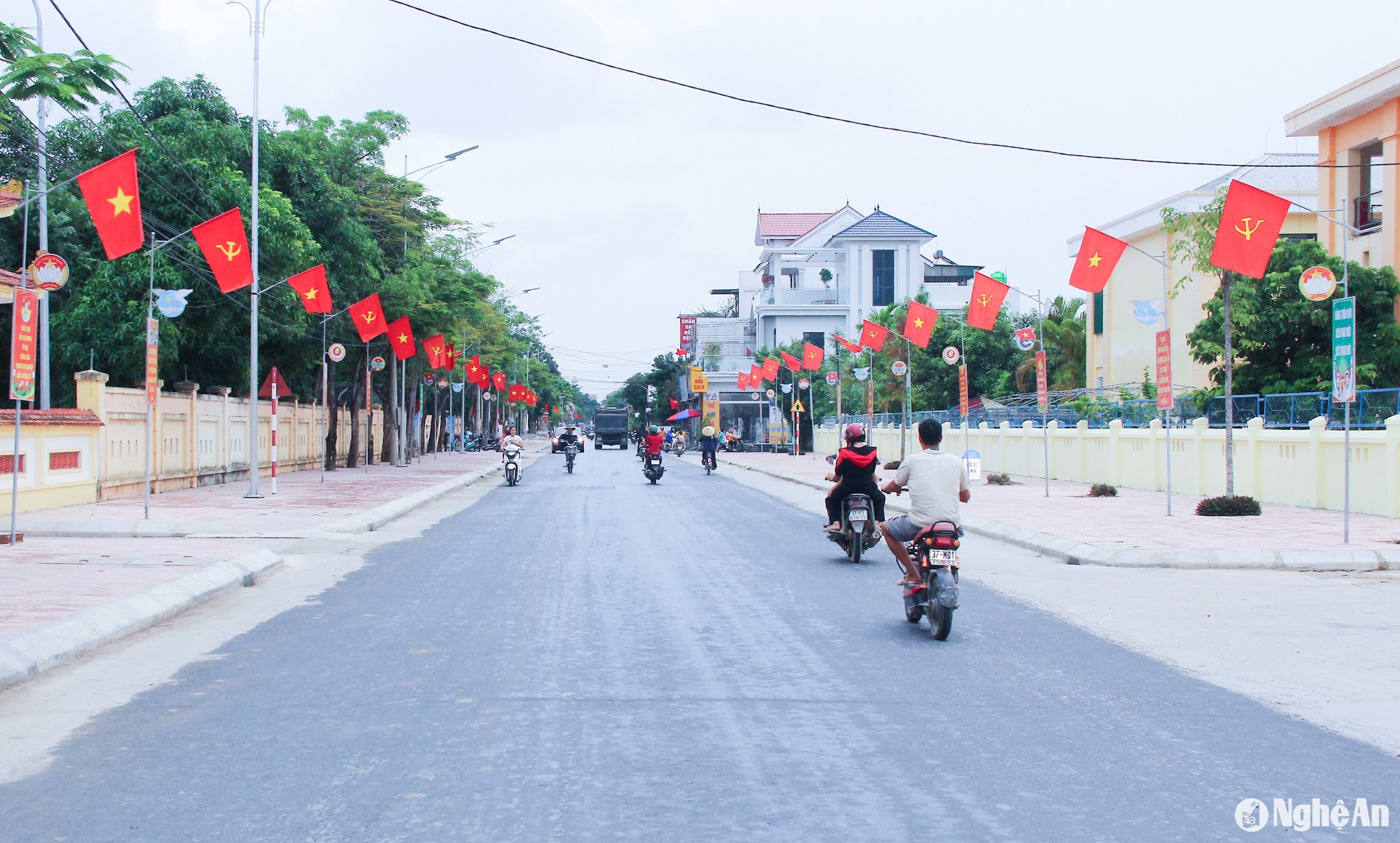  Hạ tầng giao thông nông thôn ở xã Diễn Xuân, huyện Diễn Châu được đầu tư đồng bộ. 