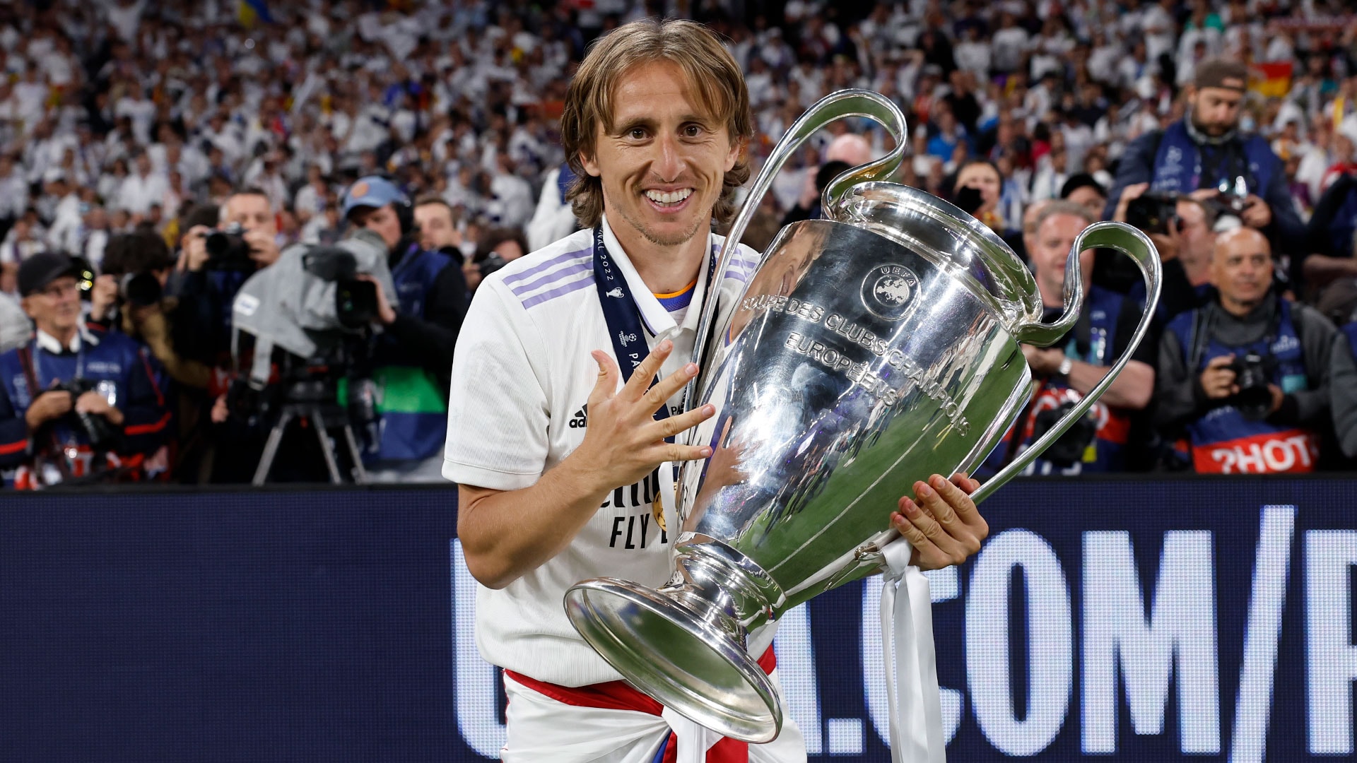 Modrić makes it 10 years with Real Madrid