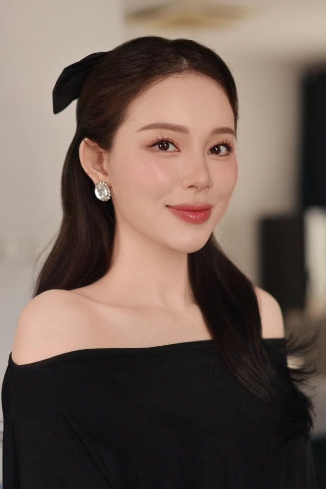 Linh Rin làm dâu gia đình tỉ phú và rút khỏi showbiz. Ảnh: FBNV