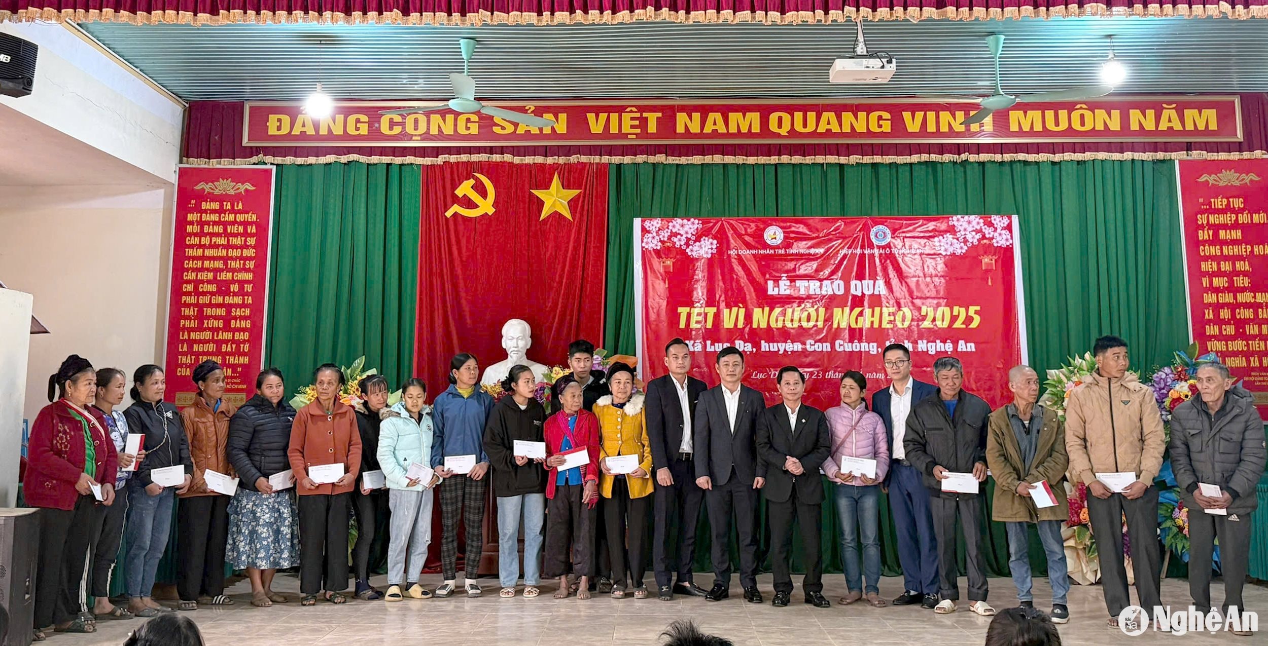  Hội DN trẻ trao quà