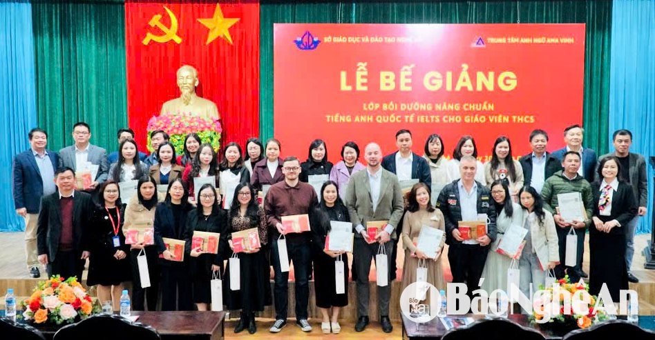 Bế giảng lớp bồi dưỡng nâng chuẩn tiếng Anh quốc tế IELTS cho giáo viên THCS; đạt tỉ lệ cam kết đầu ra trên 96% 