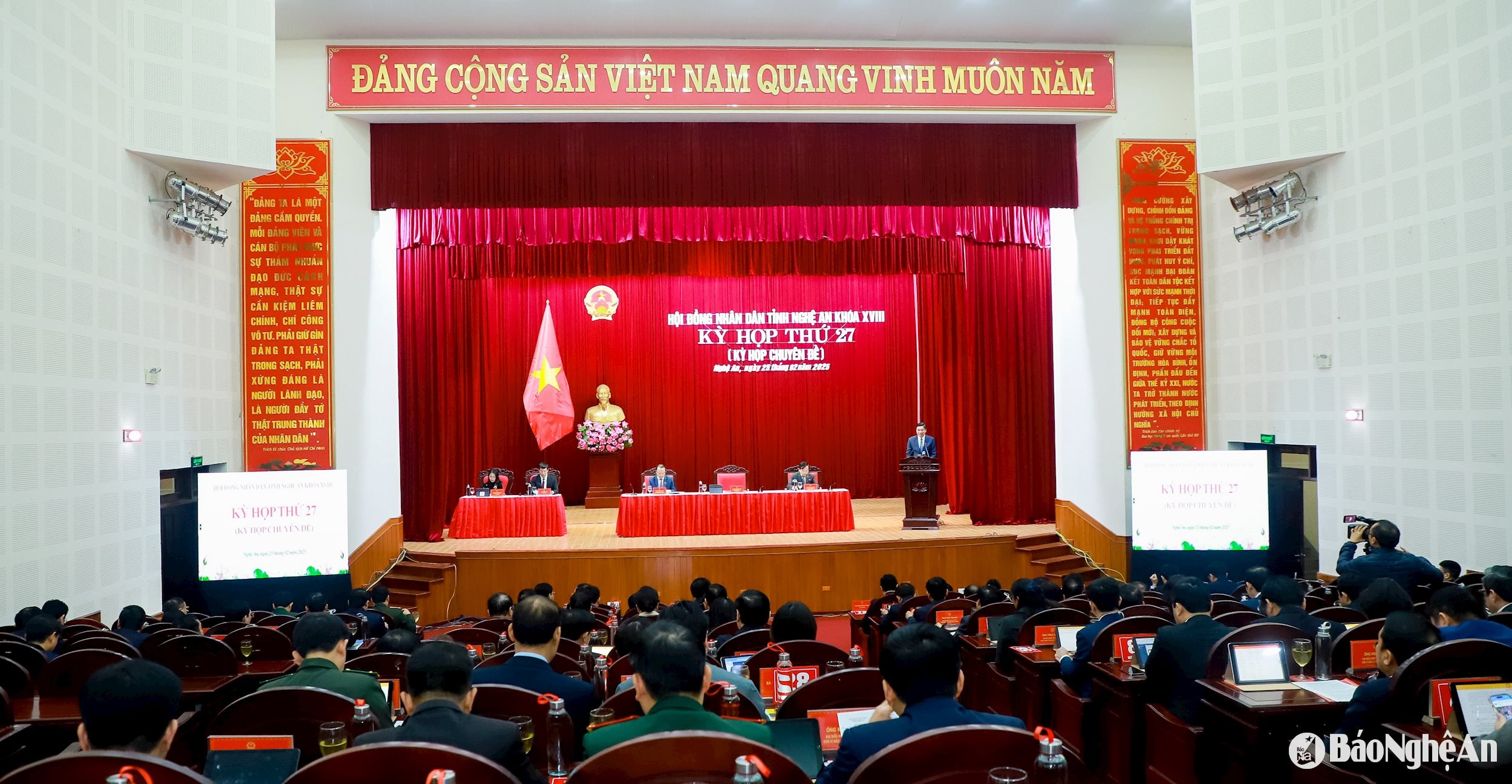 Quang cảnh Kỳ họp thứ 27 (Kỳ họp chuyên đề) HĐND tỉnh Nghệ An khóa XVIII. Ảnh: Thành Duy