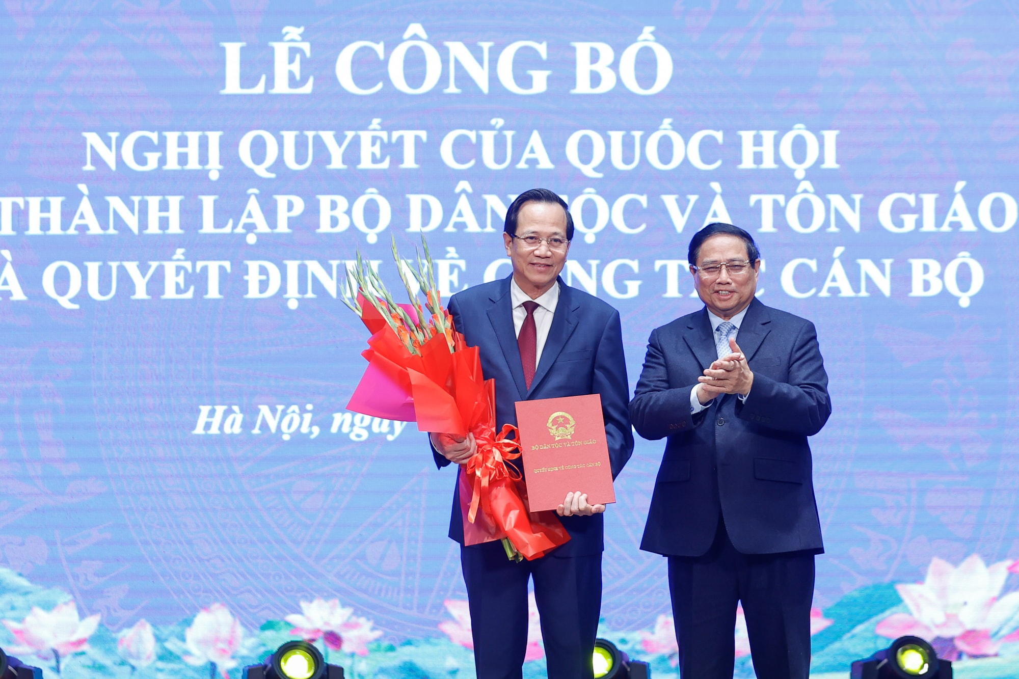 Thủ tướng: Bảo đảm bình đẳng giữa các dân tộc và tôn giáo, không để ai bị bỏ lại phía sau- Ảnh 3.