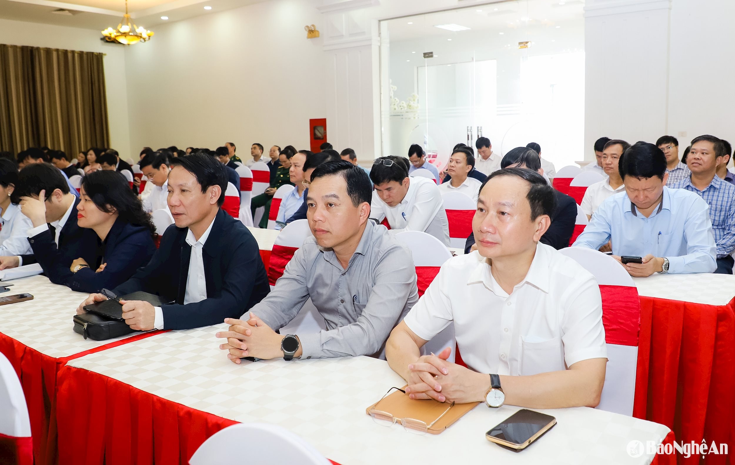 Các đại biểu tham dự hội nghị quán triệt các nghị quyết, kết luận của Trung ương và chương trình hành động của Tỉnh ủy. Ảnh: Phạm Bằng