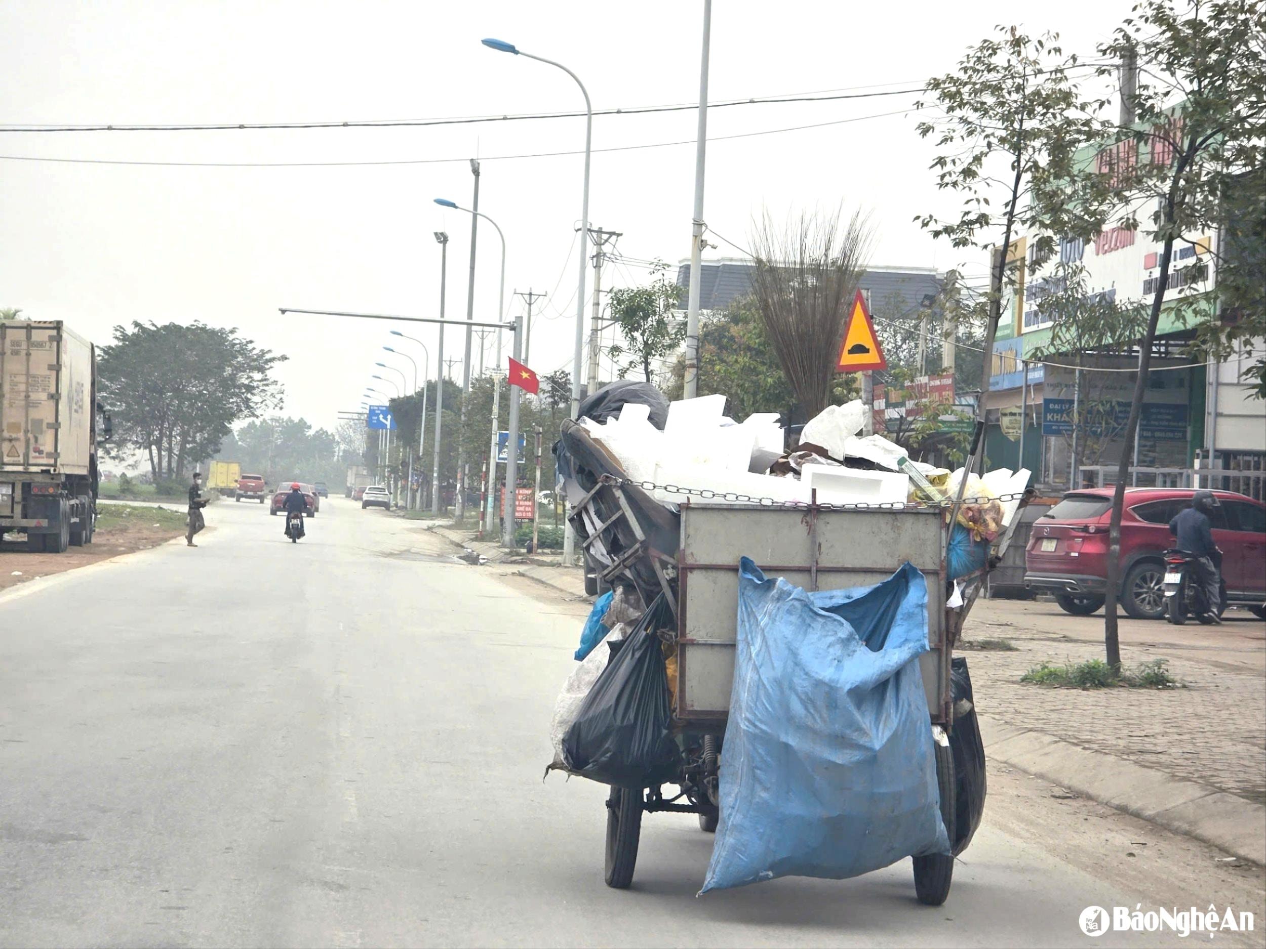 bna_nguoi-thu-gom-rac-phan-loai-rac-ban-phe-lieu(1).jpg