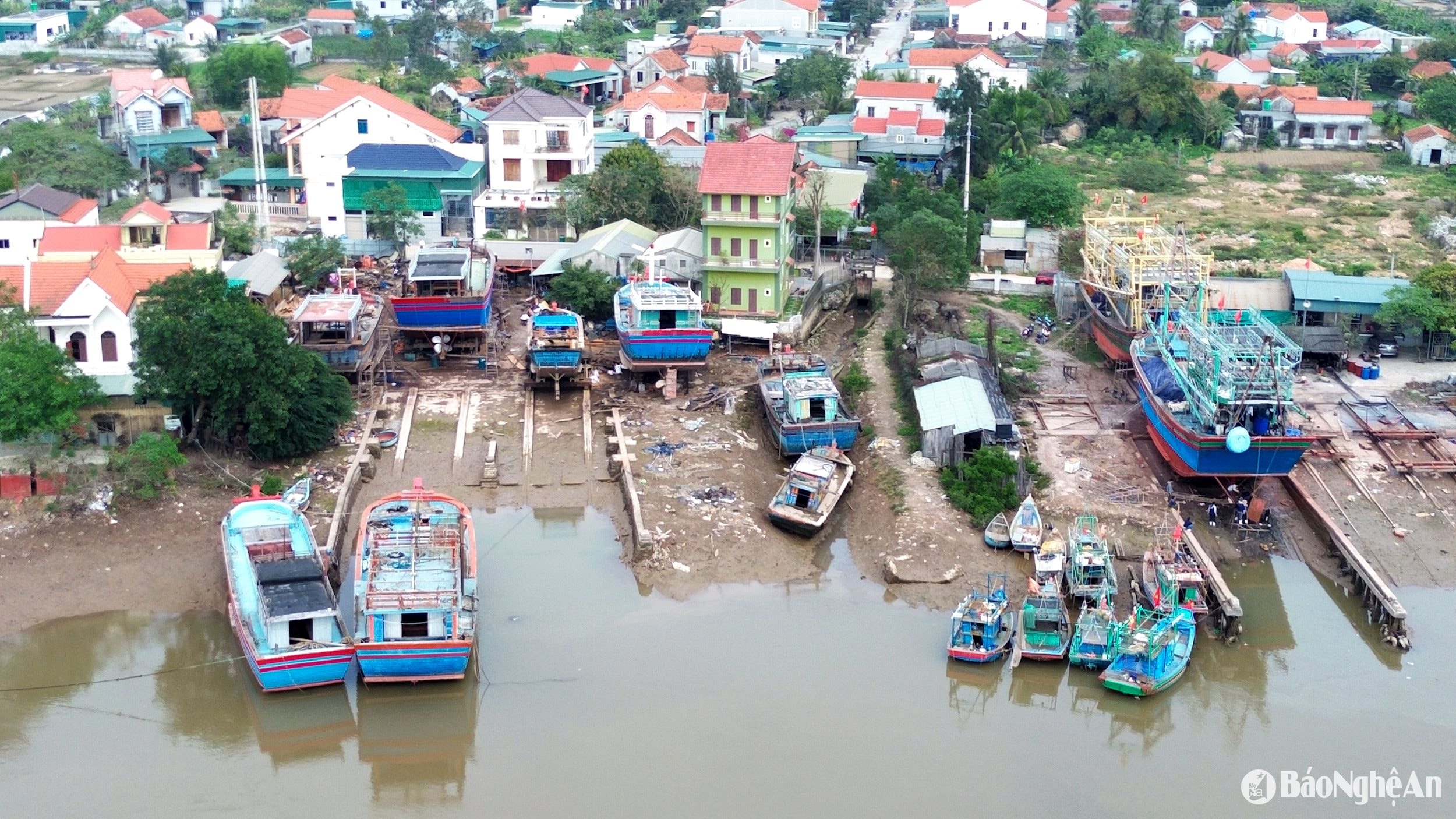 tau thuyen