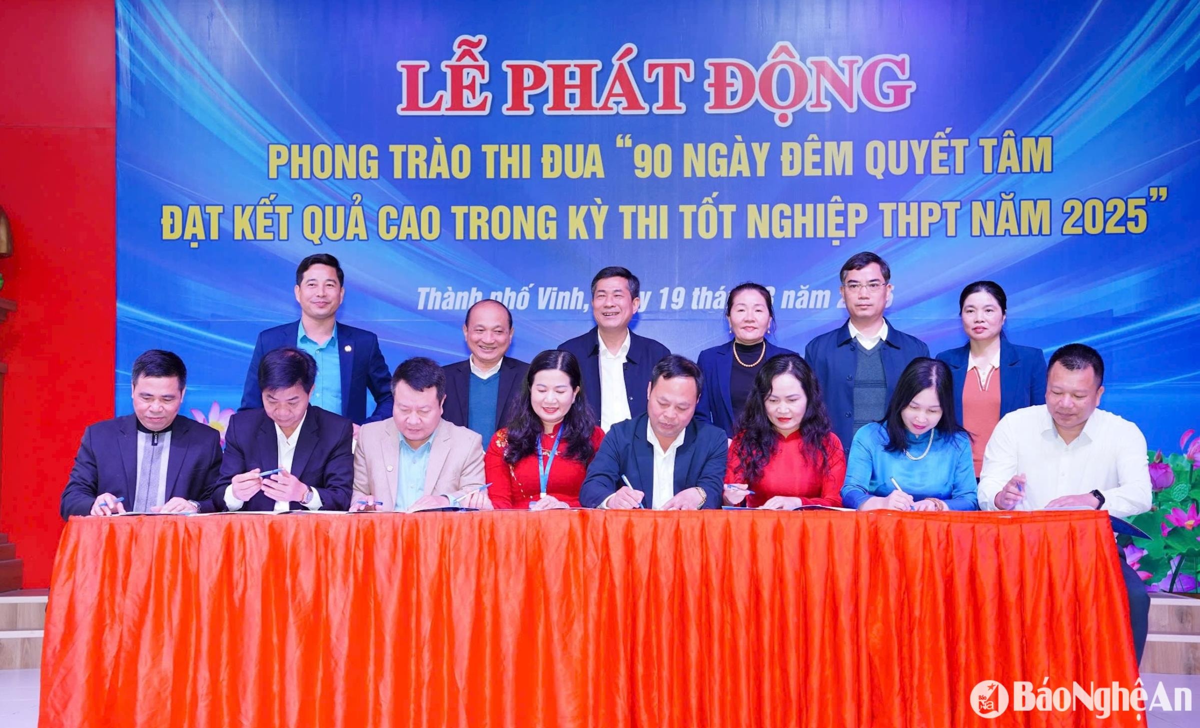 bna_lanh-dao-lien-doan-lao-dong-tinh-va-so-giao-duc-va-dao-tao-chung-kien-le-ky-ket-thuc-hien-phong-trao-cua-cac-nha-truong.-anh-my-ha(1).jpg