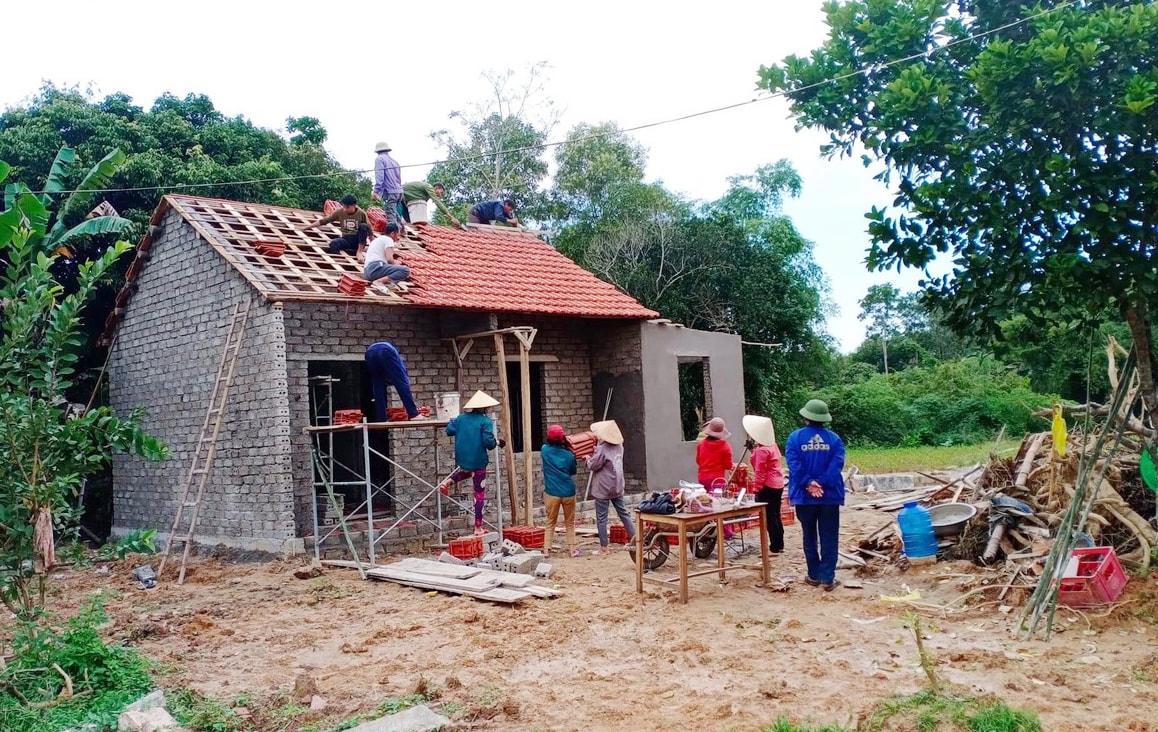 Hội Phụ nữ các cấp ở huyện Yên Thành hỗ trợ làm %22Mái ấm tình thương%22 cho hội viên nghèo, có hoàn cảnh khó khăn