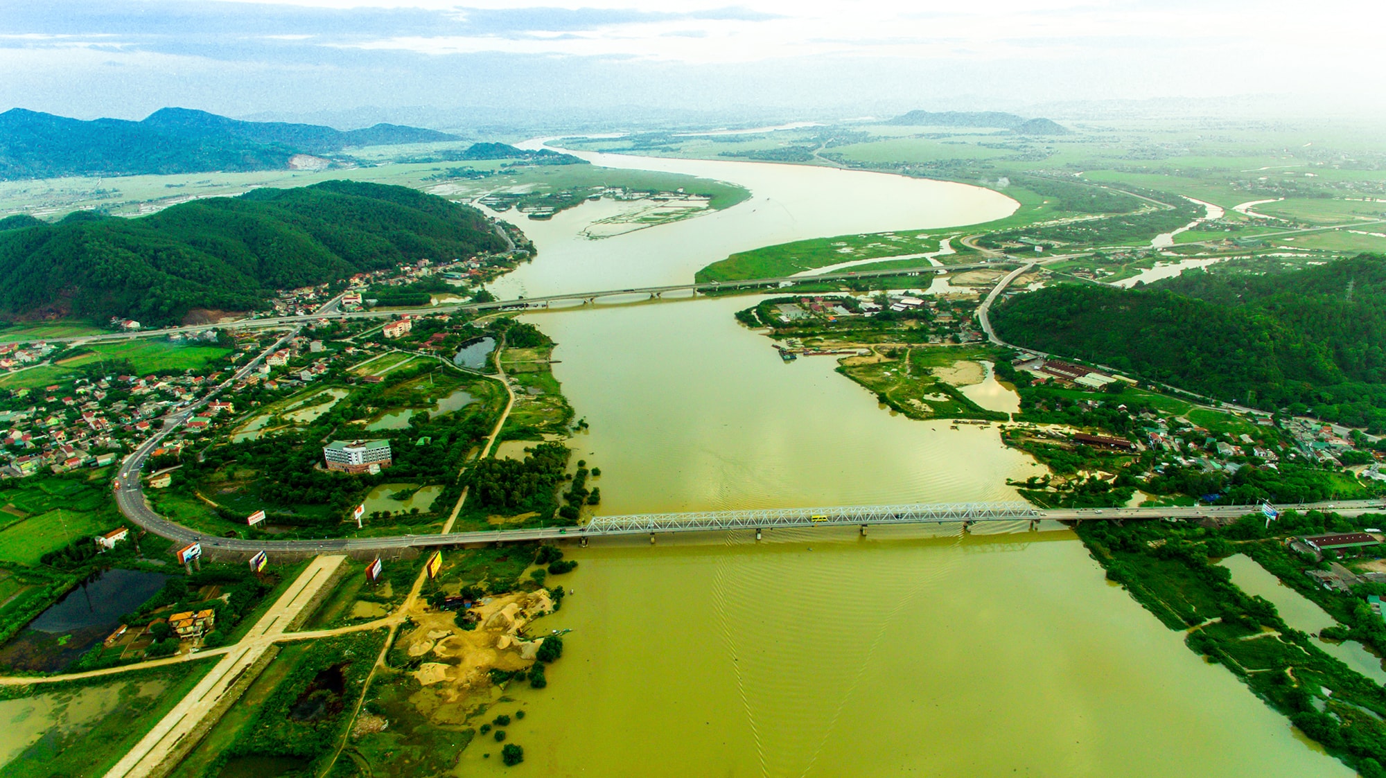 quang-canh-cau-ben-thuy-anh-sach-nguyen..jpg