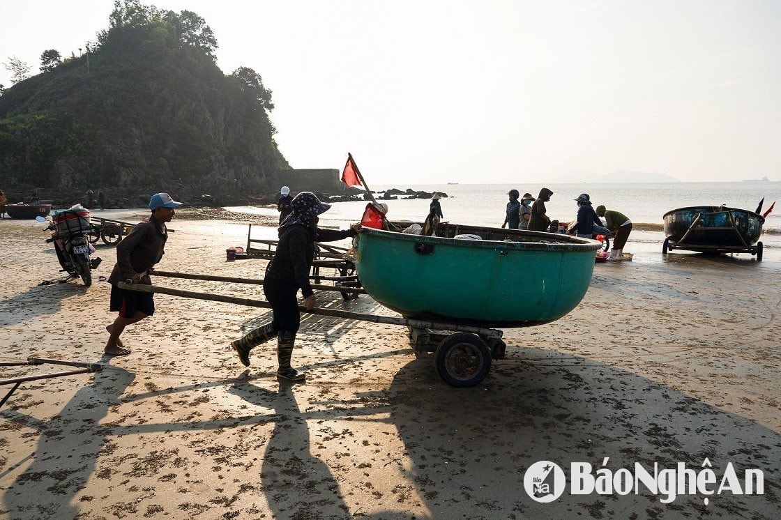 Nghề đi thuyền mủng cửa Lò