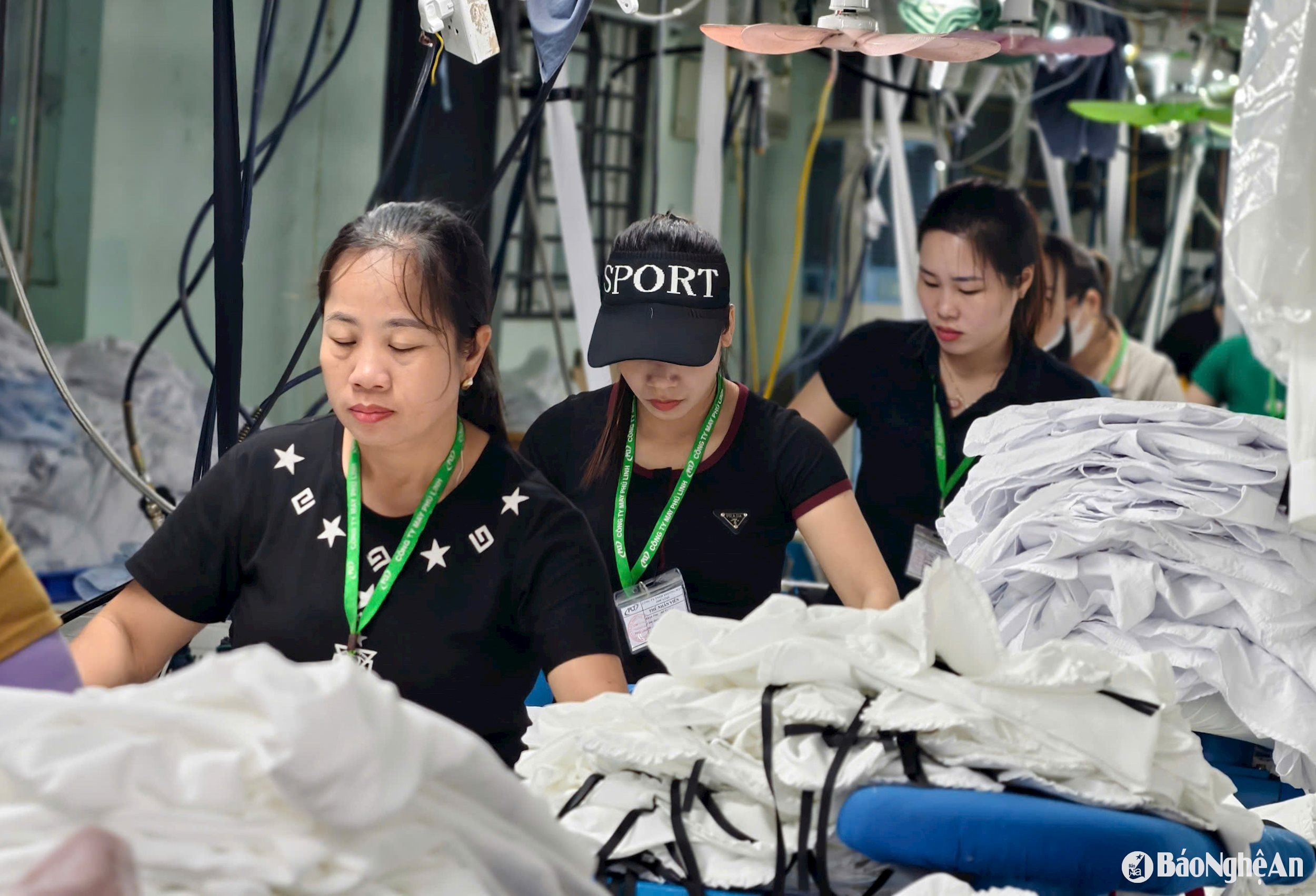 Công nhân, lao động sẽ cần những chương trình sẻ chia thiết thực từ công đoàn, doanh nghiệp và người lao động. Ảnh: Diệp Thanh