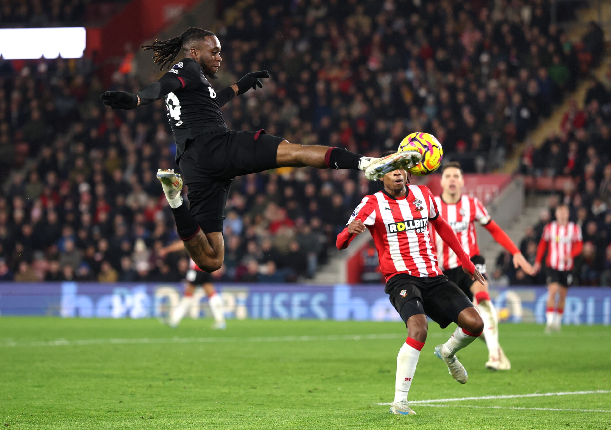 100% ground duels, 100% dribbles: Aaron Wan-Bissaka was West Ham's best performer vs Southampton | SportsView