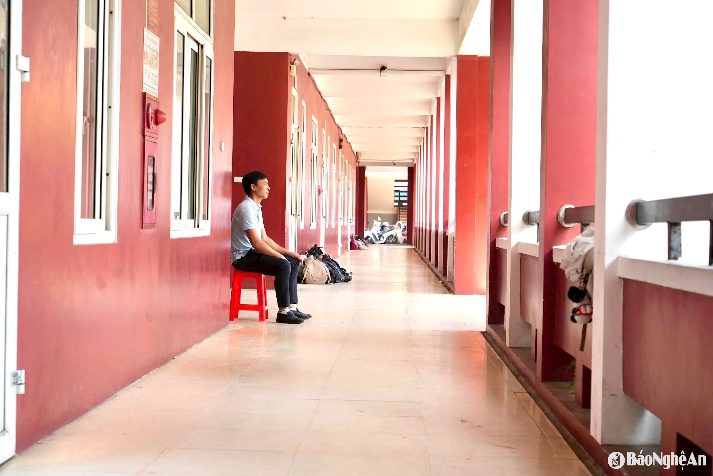 Hội đồng thi Trường THPT Huỳnh Thúc Kháng được tổ chức nghiêm túc. Ảnh - Mỹ Hà
