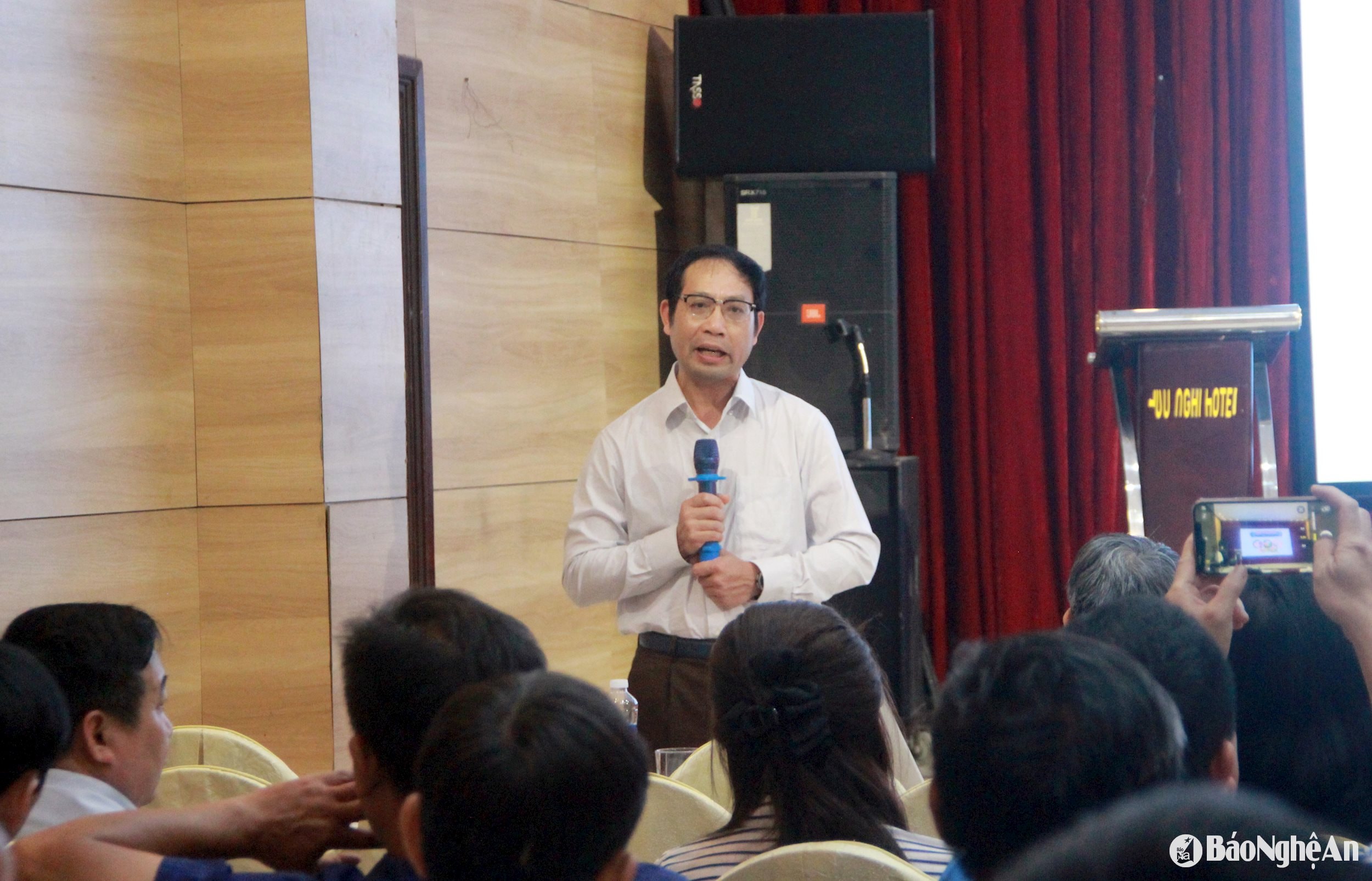 Tiến sỹ Tạ Hồng Hải, Giám đốc Trung tâm Thể thao Ba Đình, Cục Thể dục Thể thao Việt Nam giảng dạy cho các học viên. Ảnh: Quang An