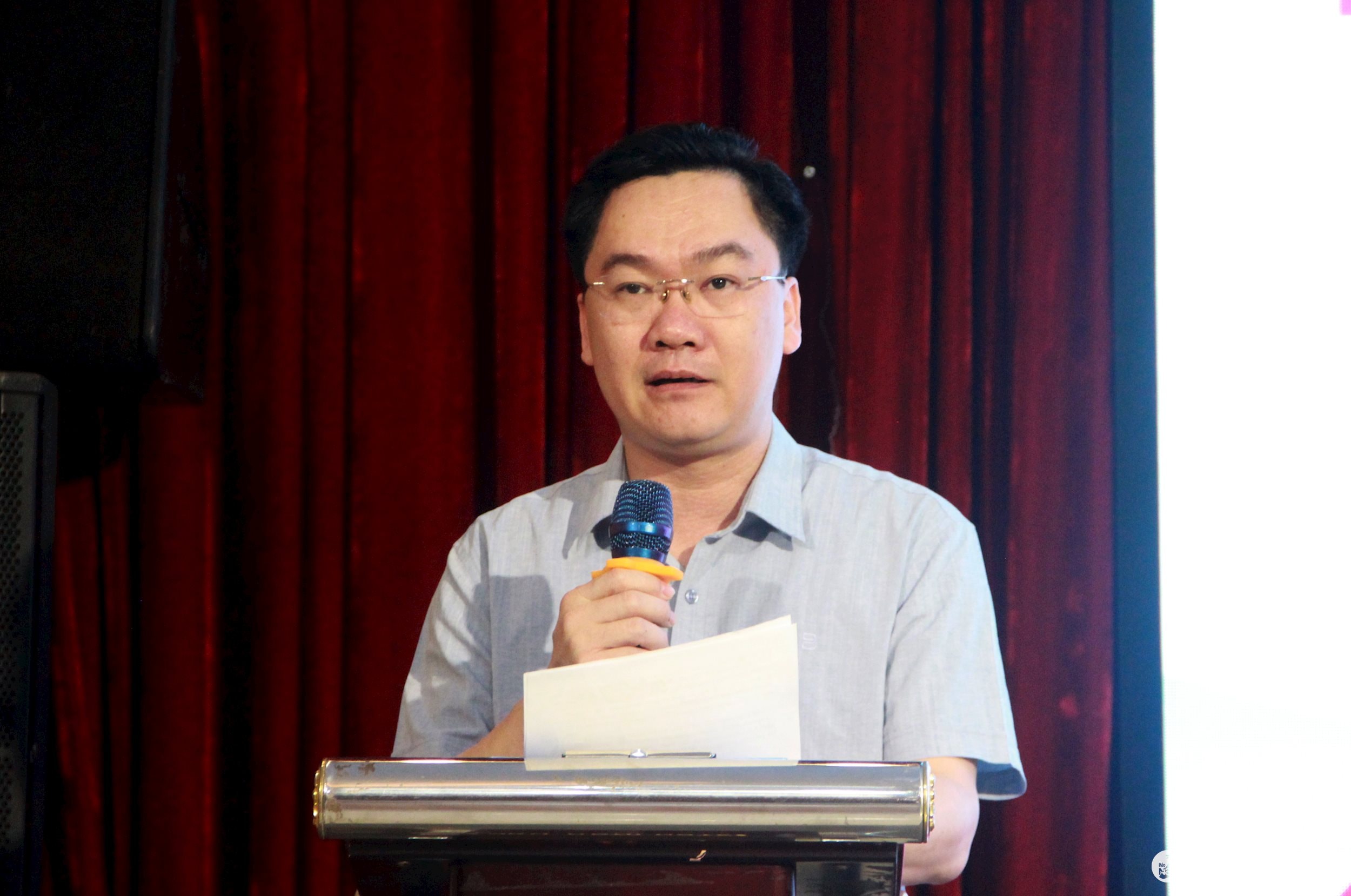 Ông Hoàng Văn Phúc - Phó Giám đốc Sở Văn hóa, Thể thao và Du lịch phát biểu khai mạc. Ảnh: Quang An